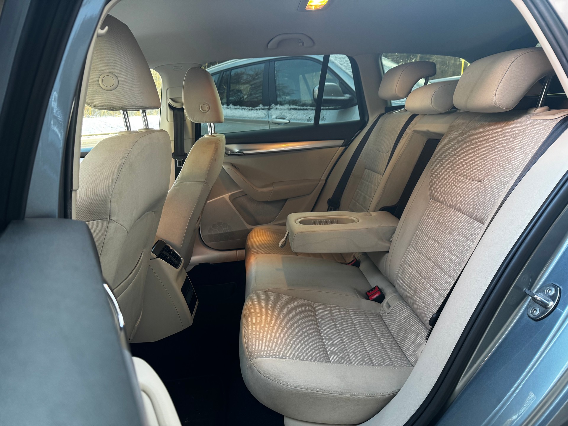 SKODA Octavia Combi 1.8 TSI Elegance DSG-image-11