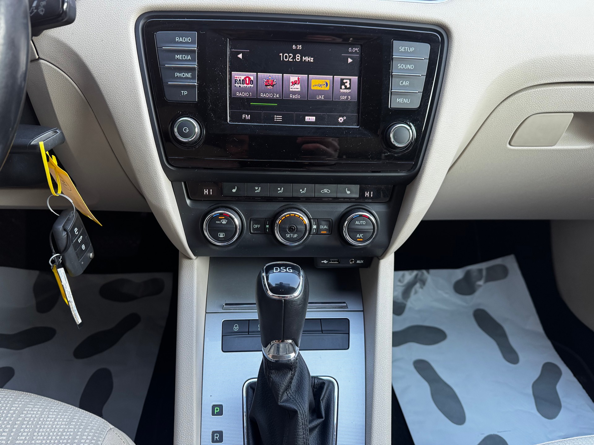 SKODA Octavia Combi 1.8 TSI Elegance DSG-image-8