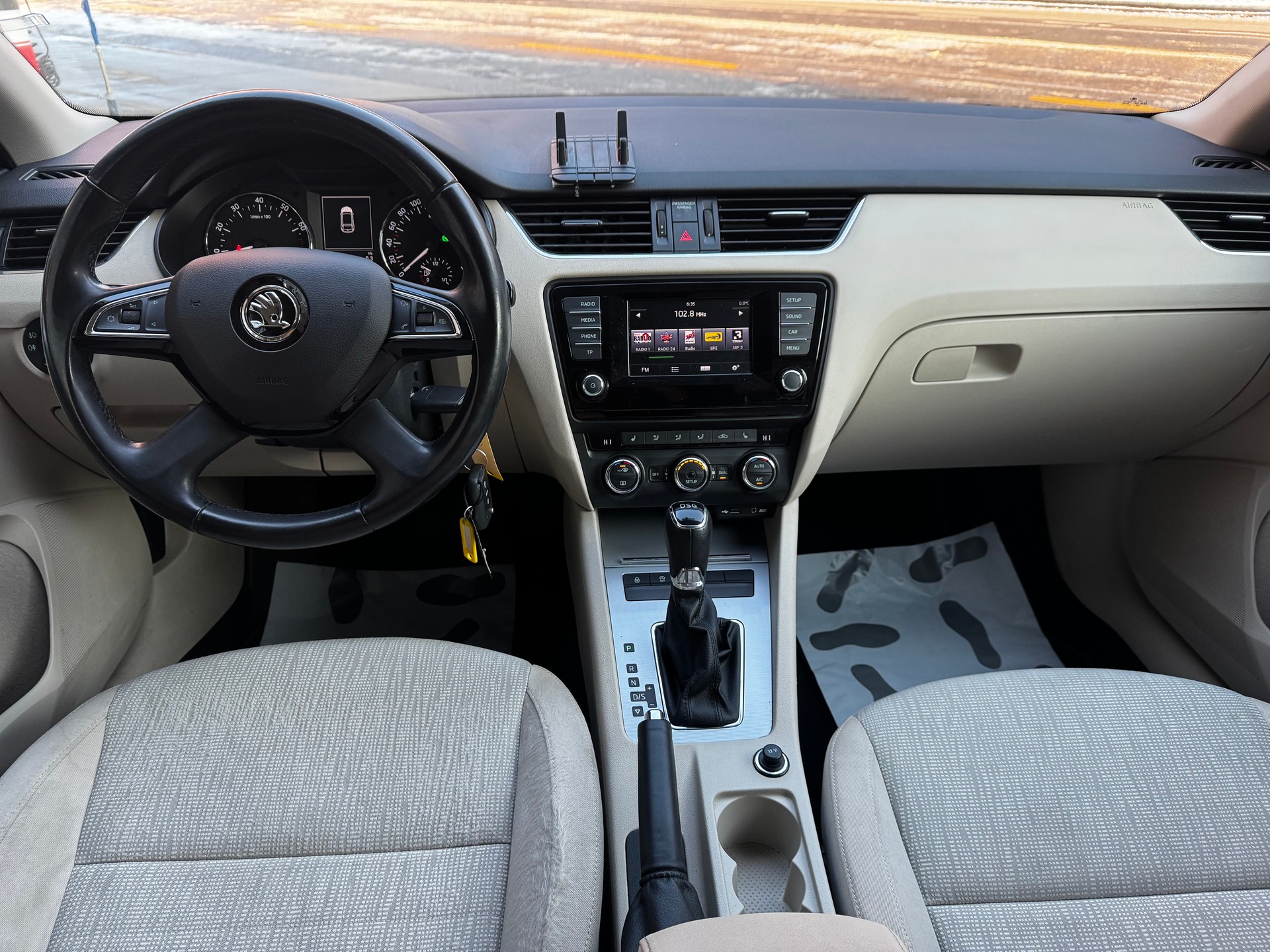 SKODA Octavia Combi 1.8 TSI Elegance DSG-image-6