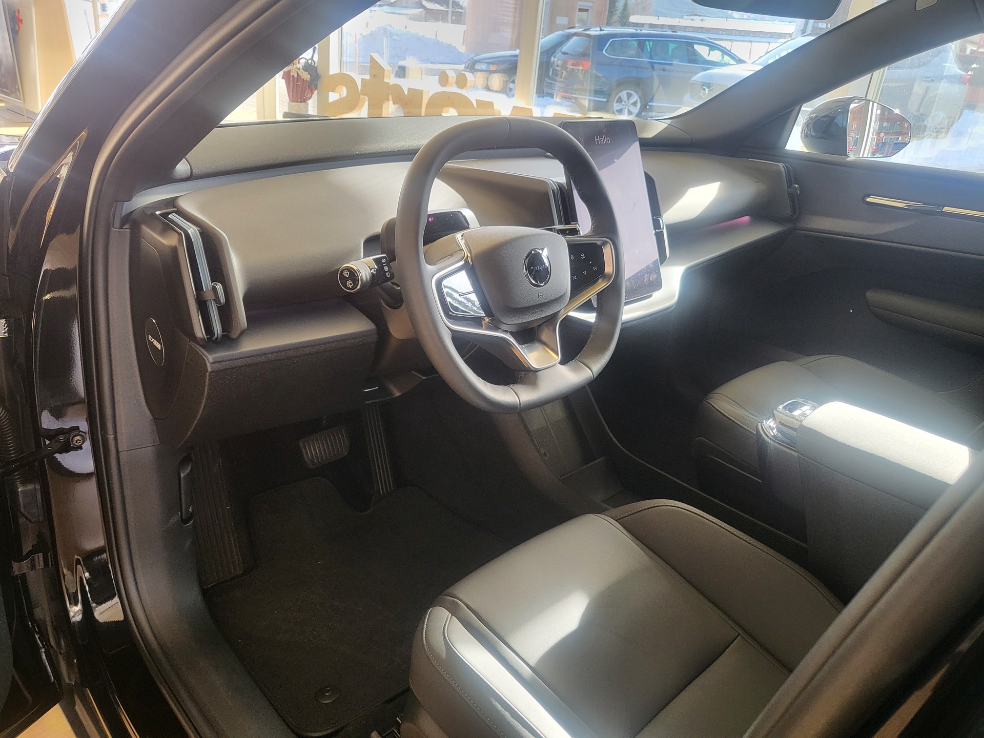 VOLVO EX30 E60 69kWh Twin Ultra-image-4