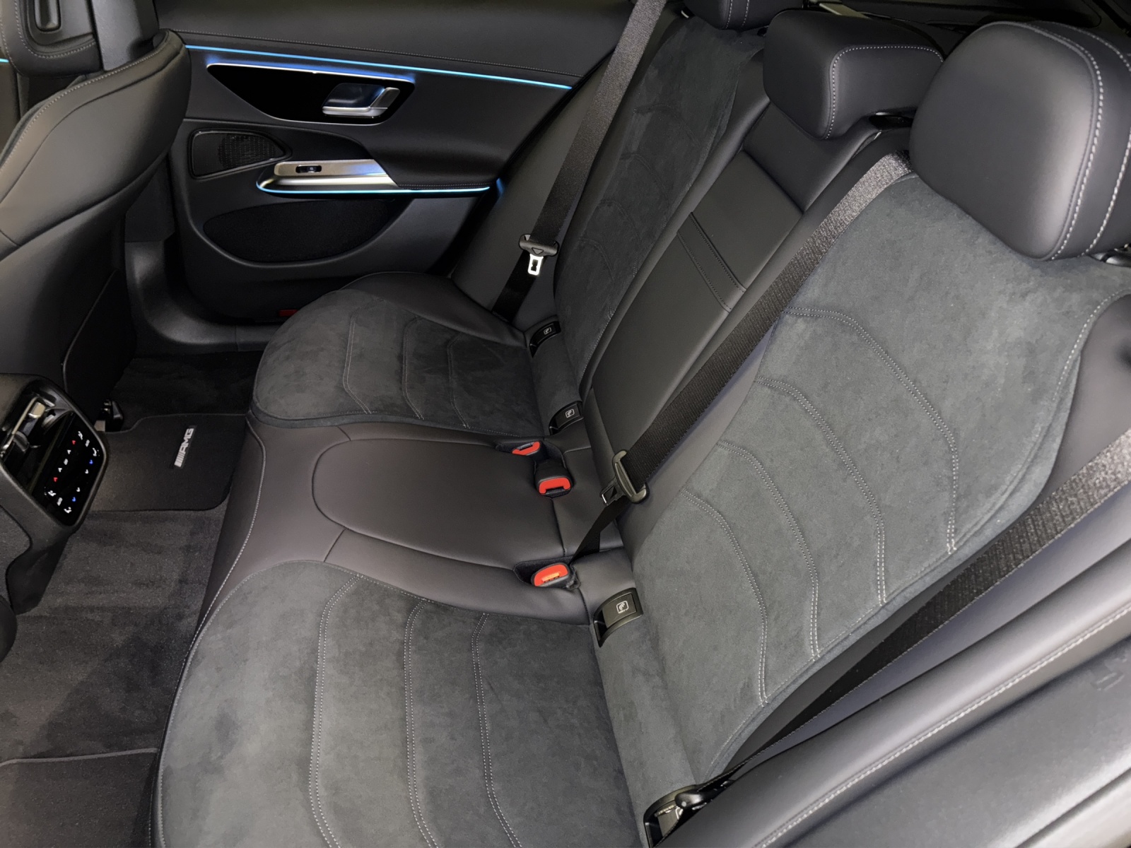 MERCEDES-BENZ E 220 d 4M Break-image-10