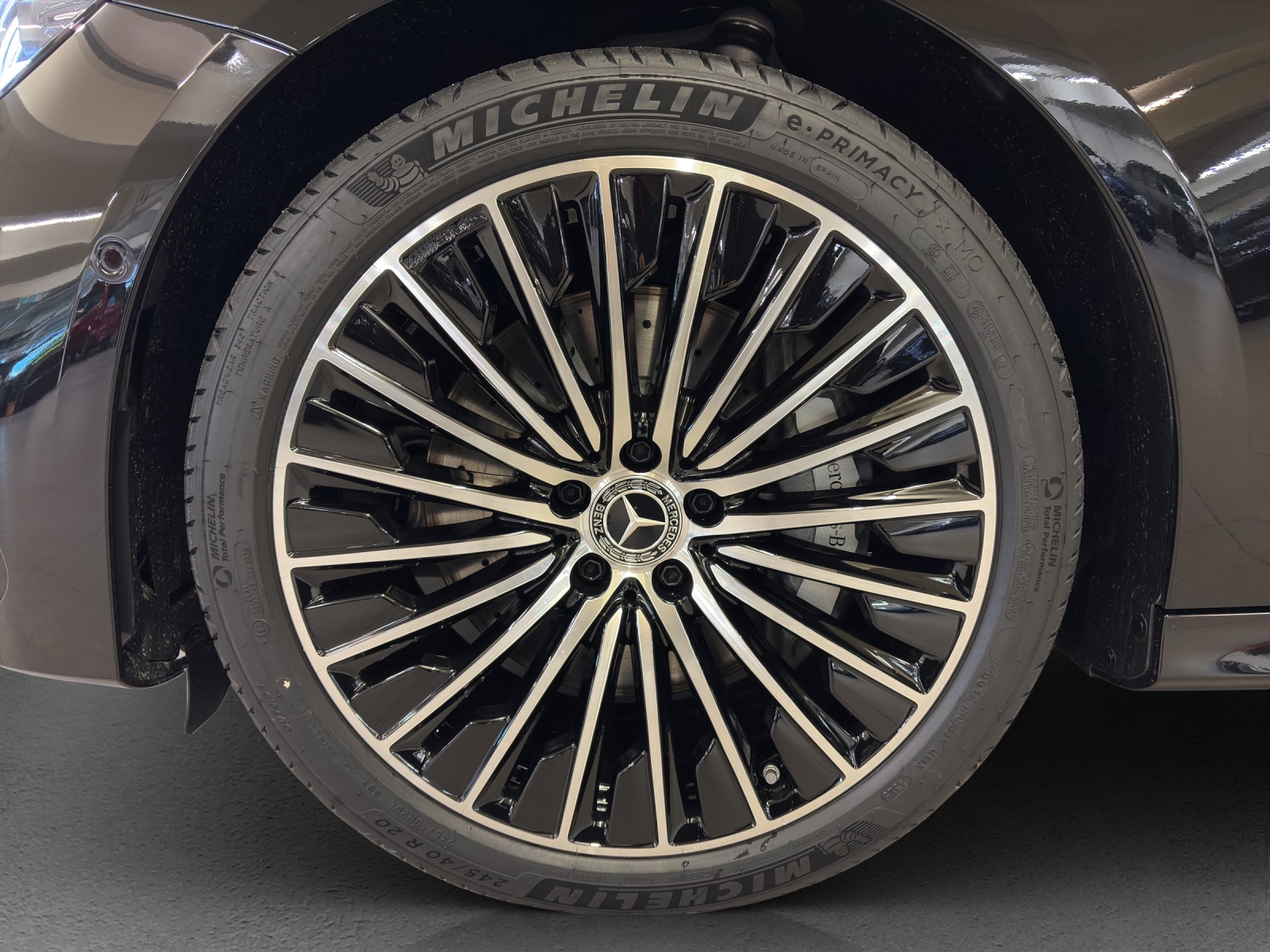 MERCEDES-BENZ E 220 d 4M Break-image-13