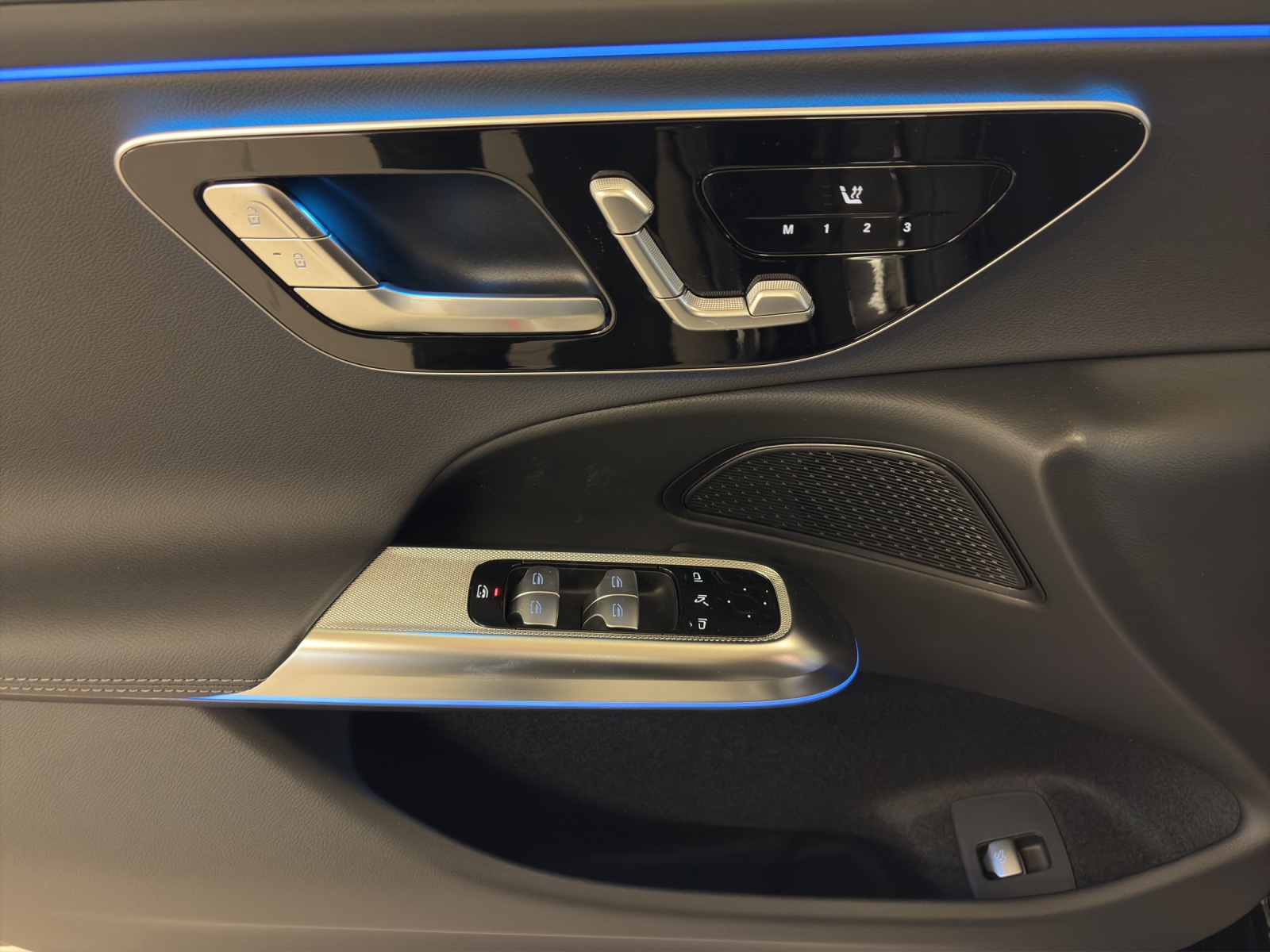MERCEDES-BENZ E 220 d 4M Break-image-11