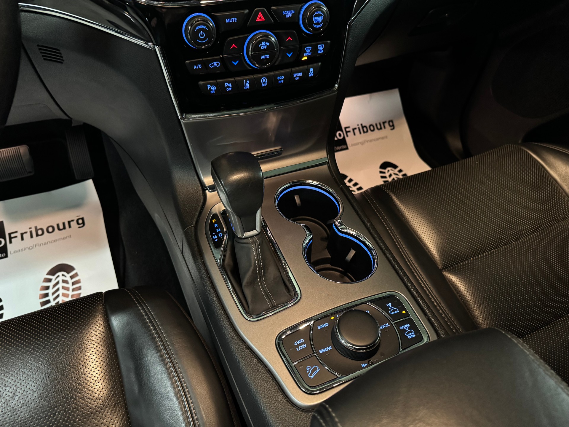 JEEP Grand Cherokee 3.0 CRD Overland Automatic-image-8