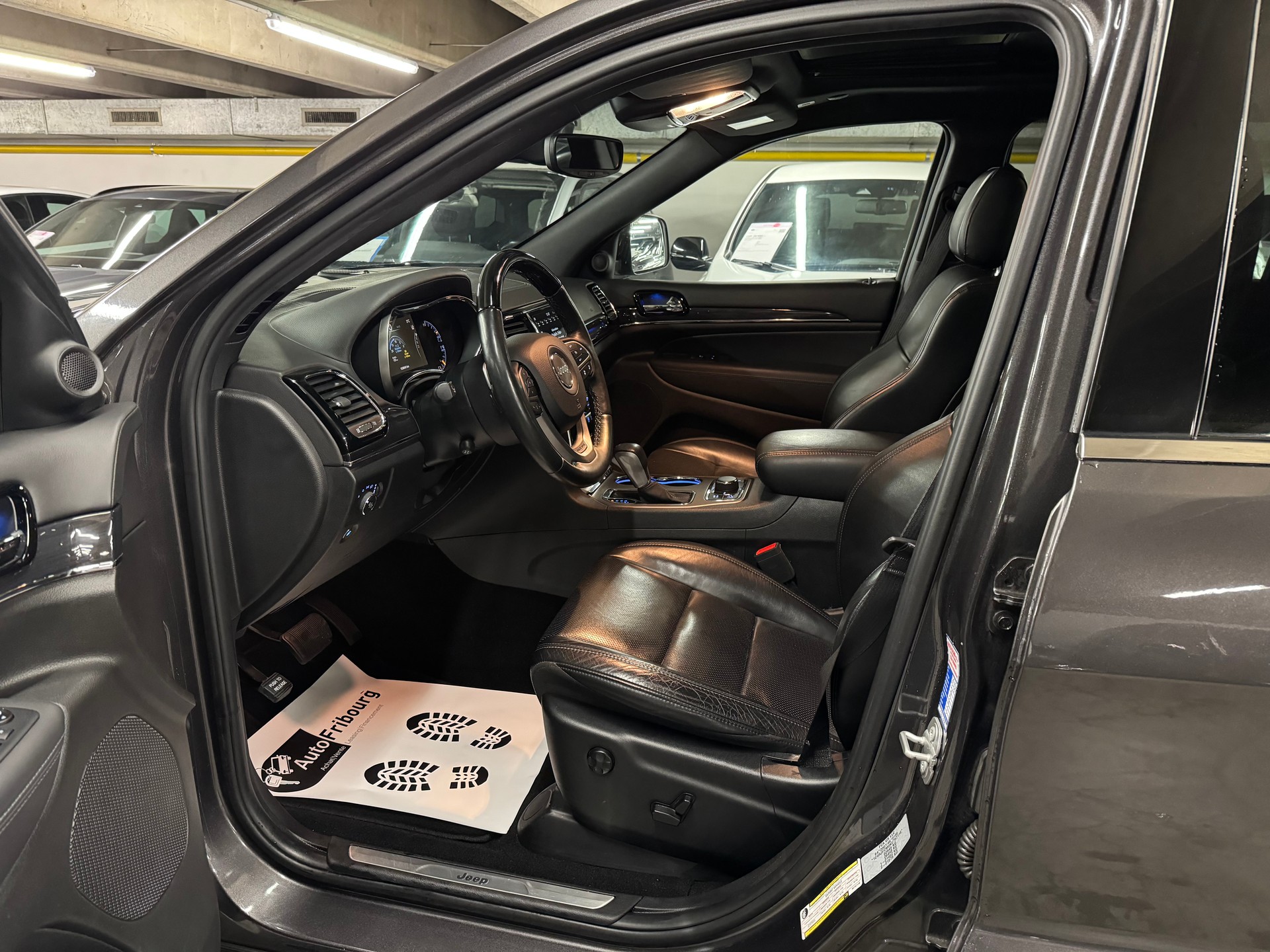 JEEP Grand Cherokee 3.0 CRD Overland Automatic-image-3