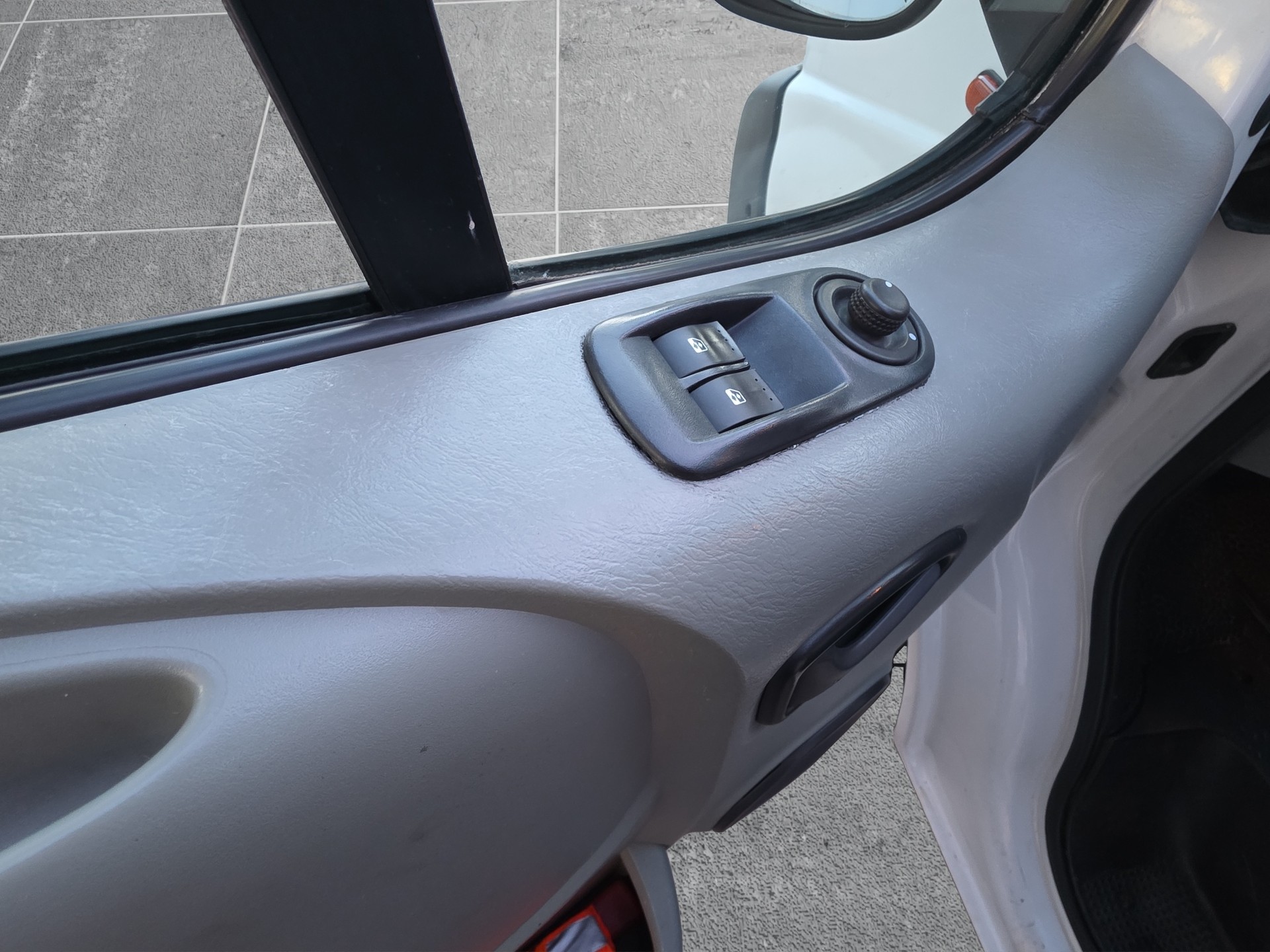 NISSAN Primastar 2.5 dCi 2.9t-image-12