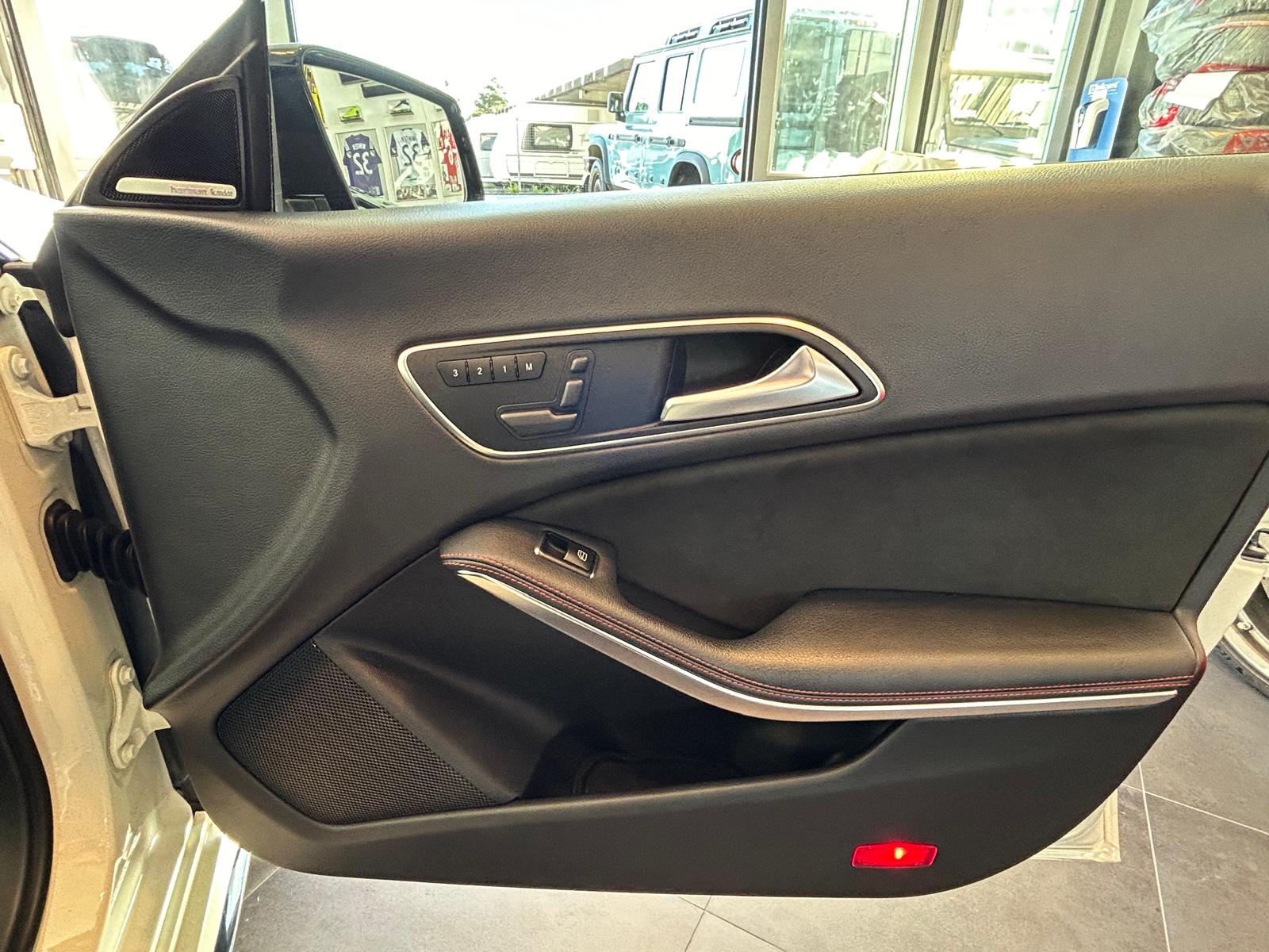 MERCEDES-BENZ CLA 45 AMG 4Matic-image-21
