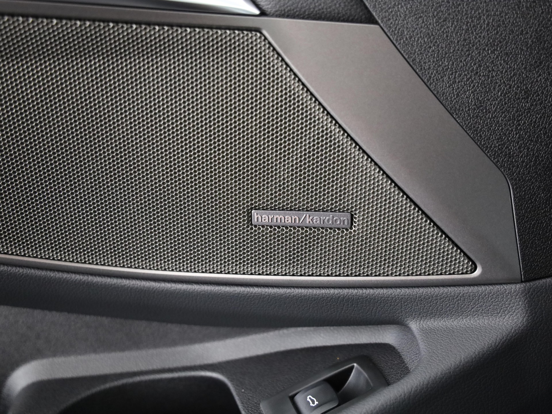 BMW 320d xDrive SAG-image-12