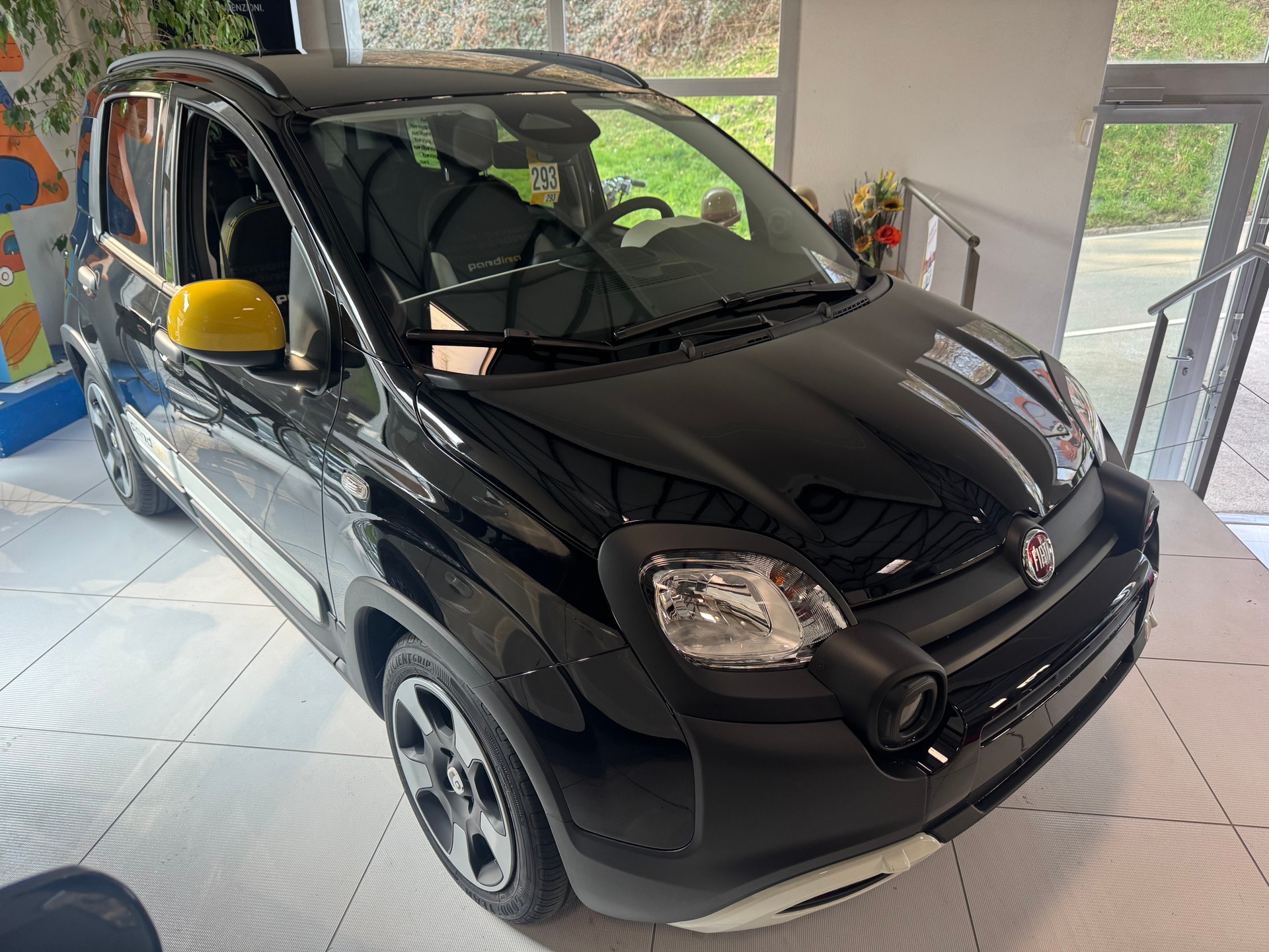 FIAT Panda 1.0 MHEV City CROSS-image-1