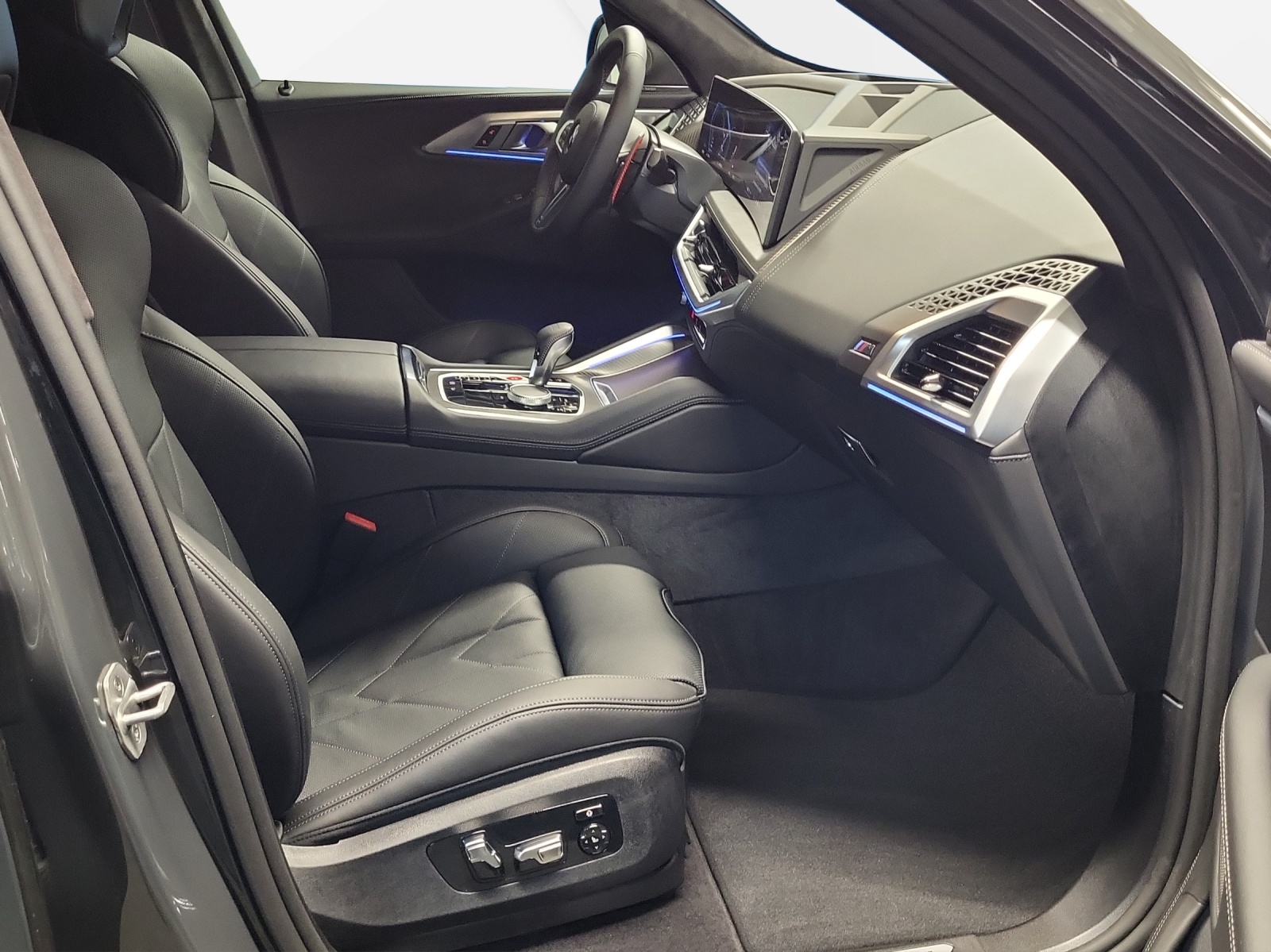 BMW XM xDrive 50e PHEV Steptronic-image-10