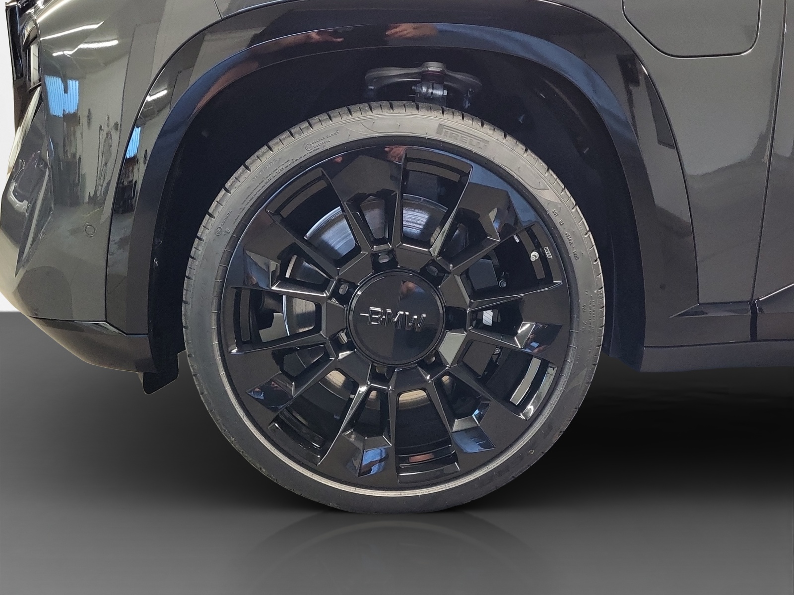 BMW XM xDrive 50e PHEV Steptronic-image-8