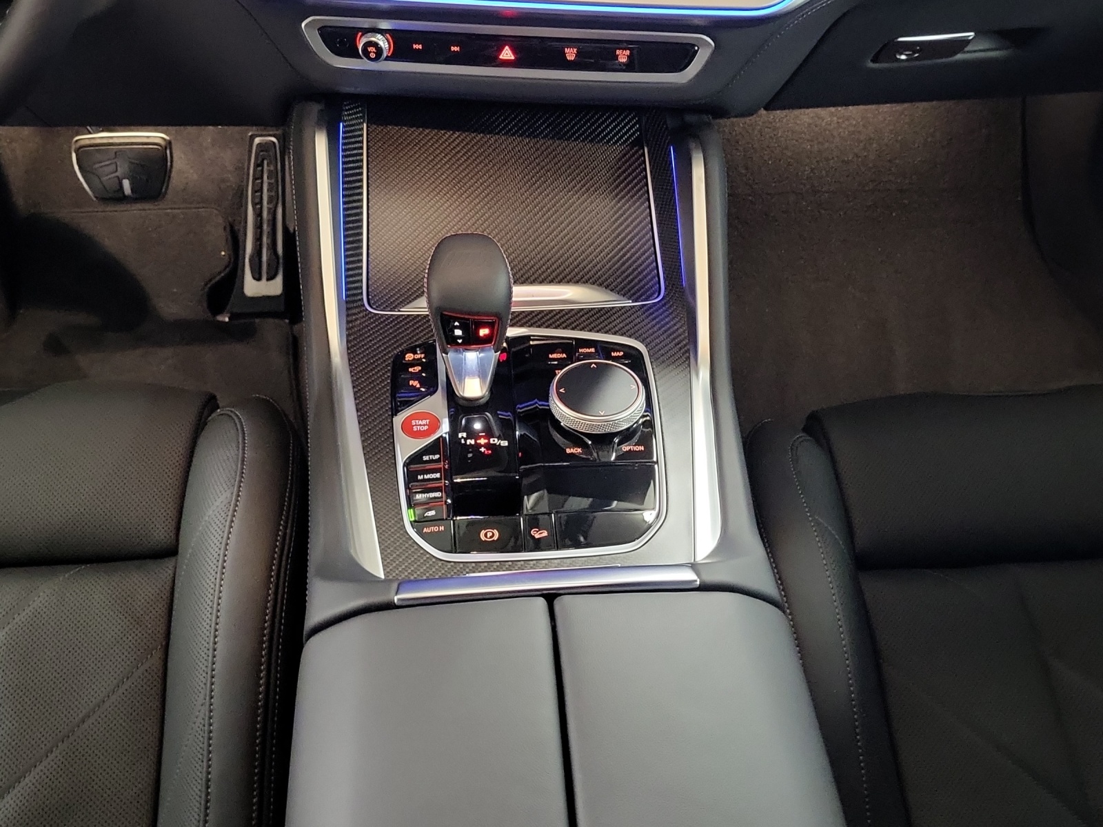 BMW XM xDrive 50e PHEV Steptronic-image-16