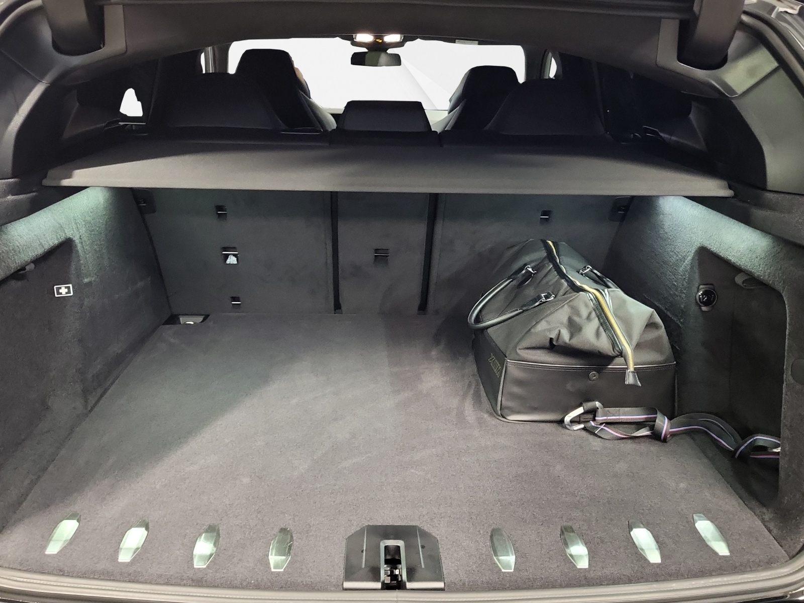 BMW XM xDrive 50e PHEV Steptronic-image-19