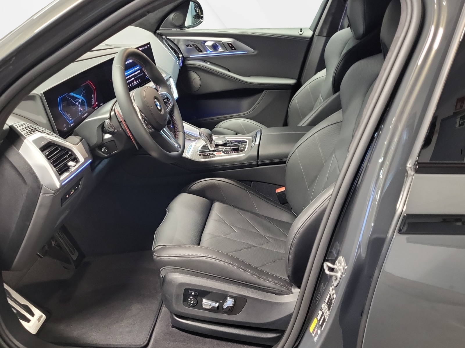 BMW XM xDrive 50e PHEV Steptronic-image-9