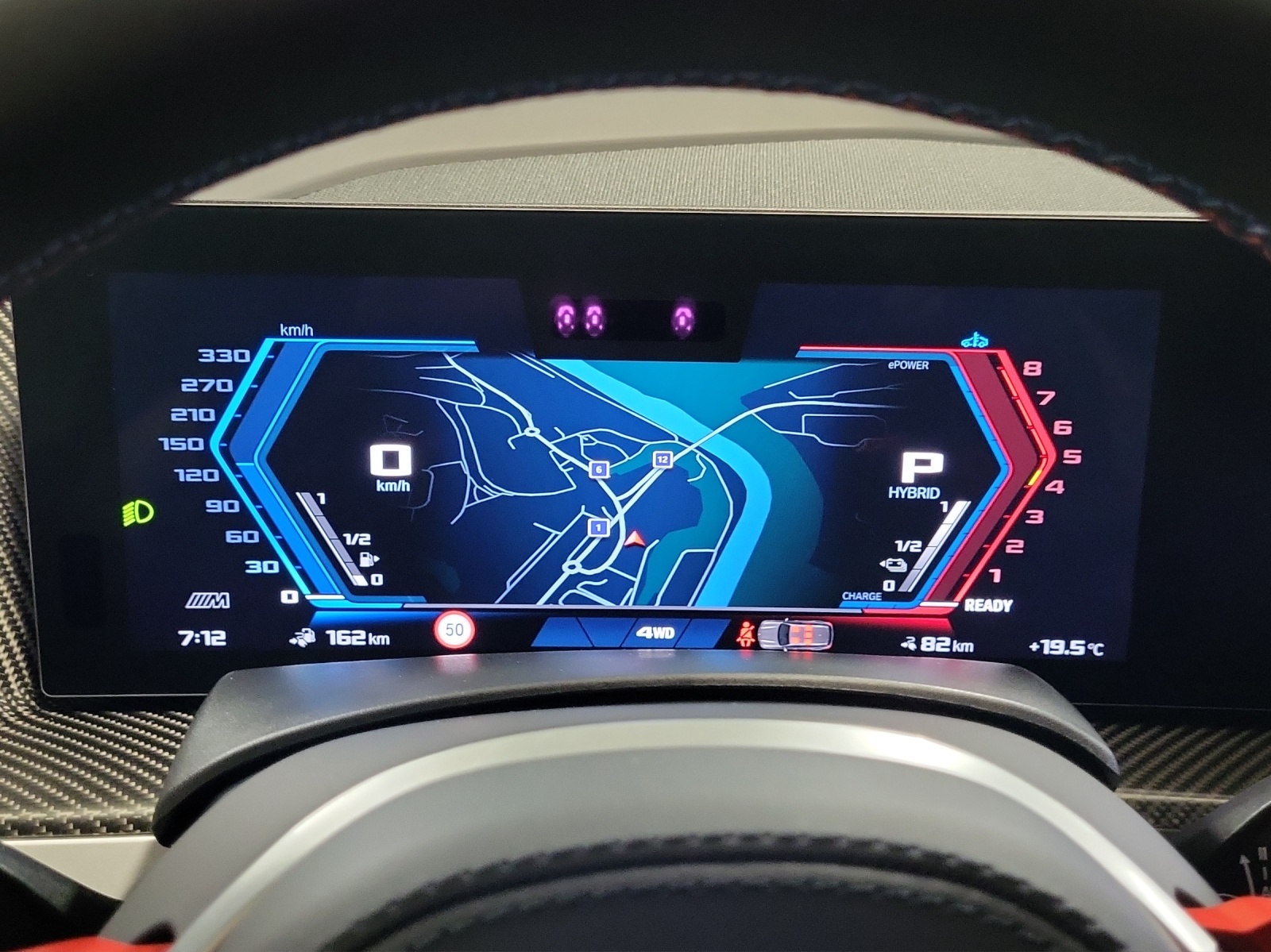 BMW XM xDrive 50e PHEV Steptronic-image-13