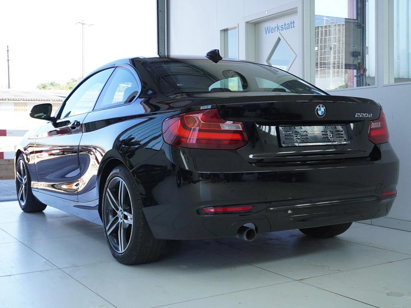 BMW 220d Sport Line-image-1