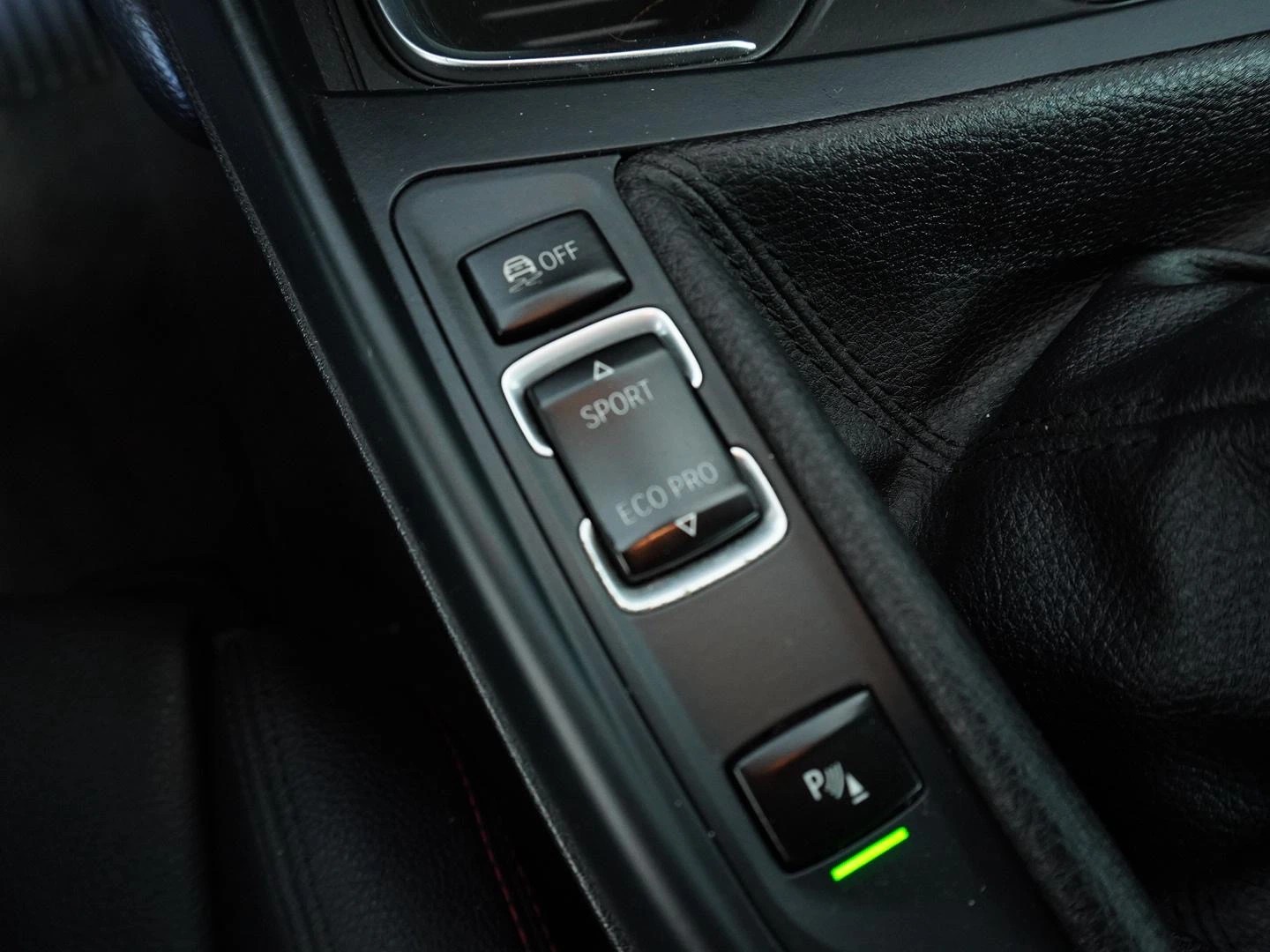 BMW 220d Sport Line-image-9