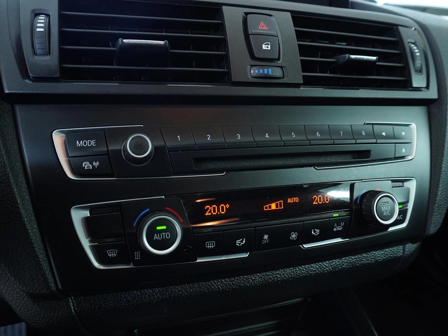BMW 220d Sport Line-image-6