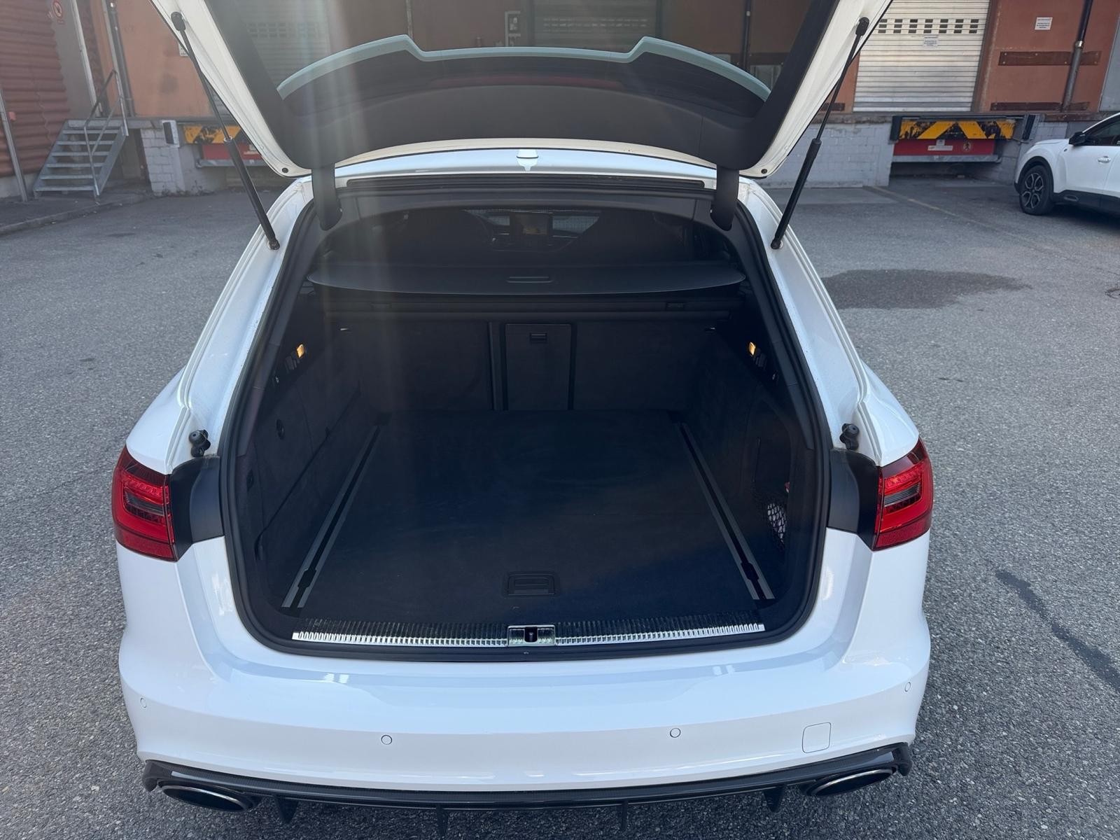 AUDI RS6 Avant 4.0 TFSI V8 quattro Tiptronic-image-12