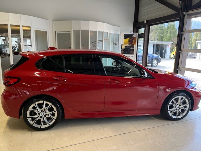 BMW 118i Essential Edition Steptronic-image-1