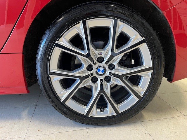 BMW 118i Essential Edition Steptronic-image-5