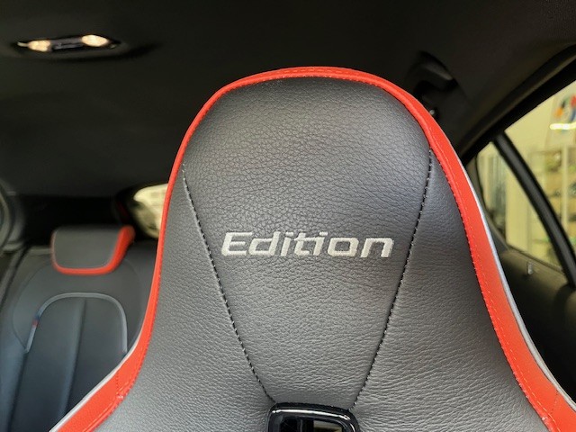 BMW 118i Essential Edition Steptronic-image-6
