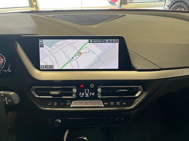 BMW 118i Essential Edition Steptronic-image-4