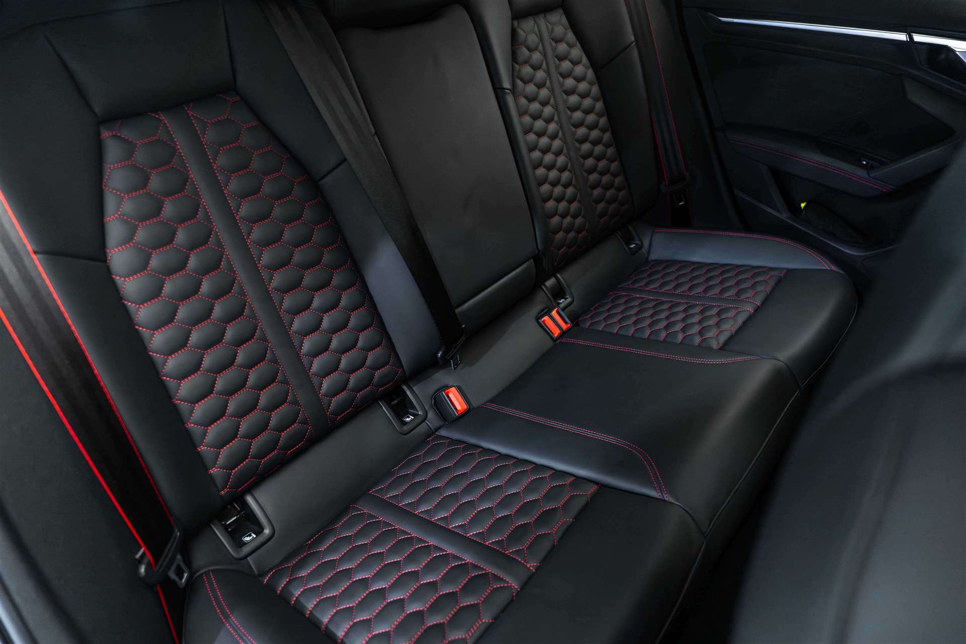 AUDI RS3 Limousine 2.5 TSI quattro S-tronic 400PS-image-13