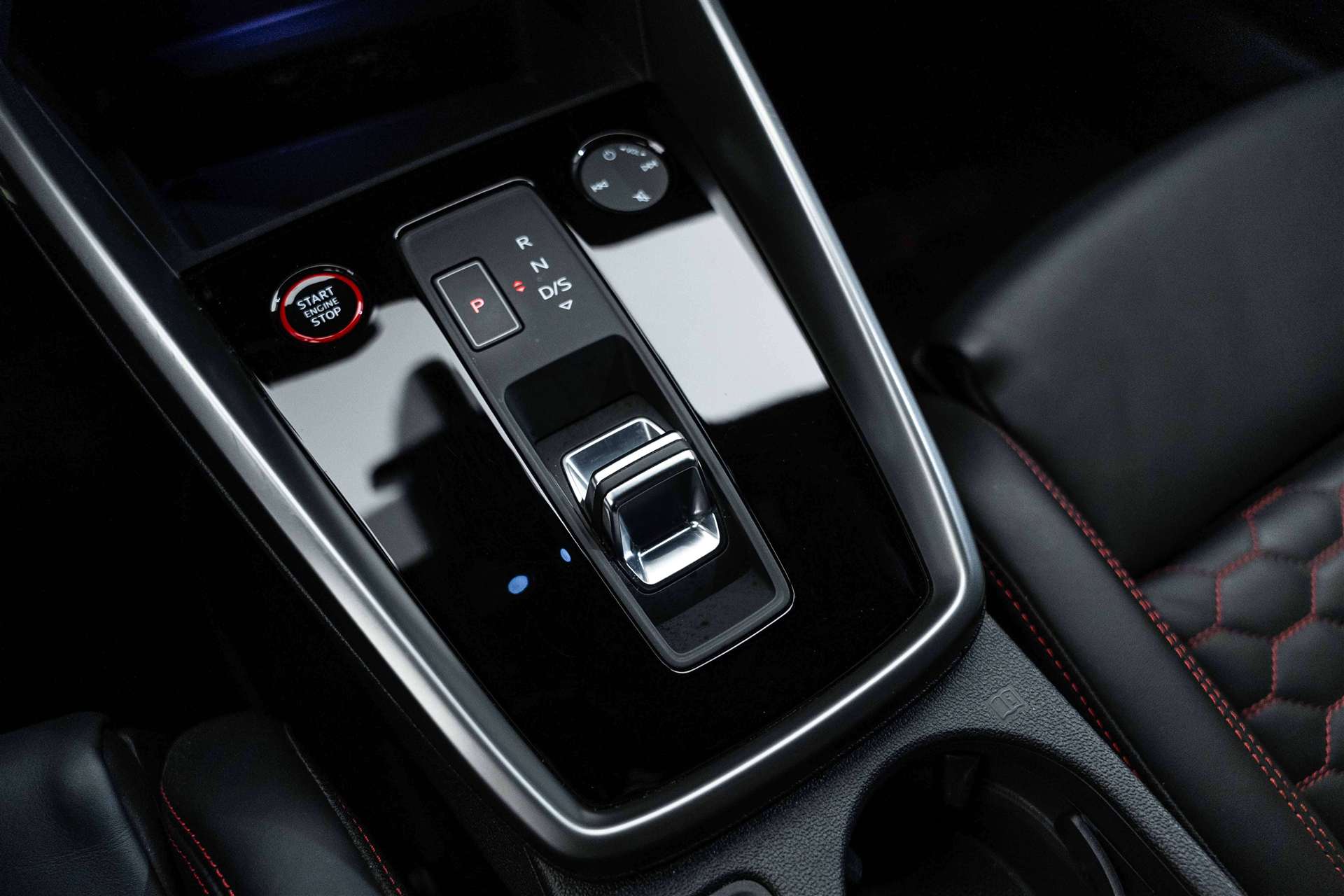 AUDI RS3 Limousine 2.5 TSI quattro S-tronic 400PS-image-32