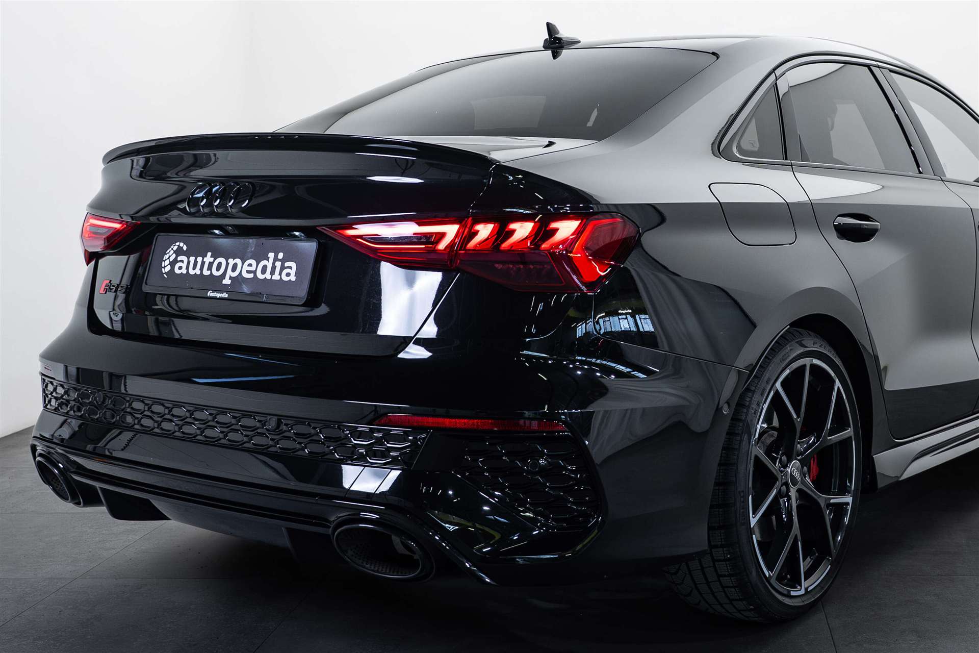 AUDI RS3 Limousine 2.5 TSI quattro S-tronic 400PS-image-3
