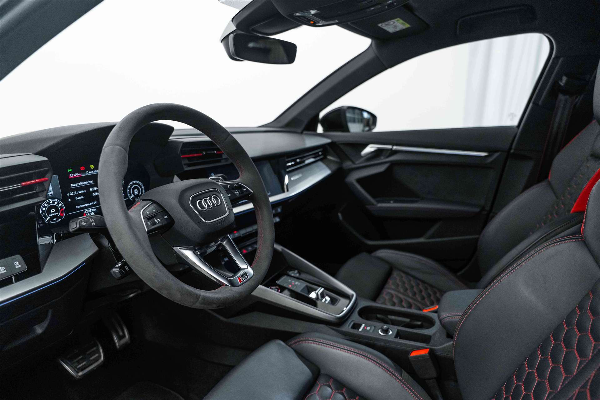 AUDI RS3 Limousine 2.5 TSI quattro S-tronic 400PS-image-7