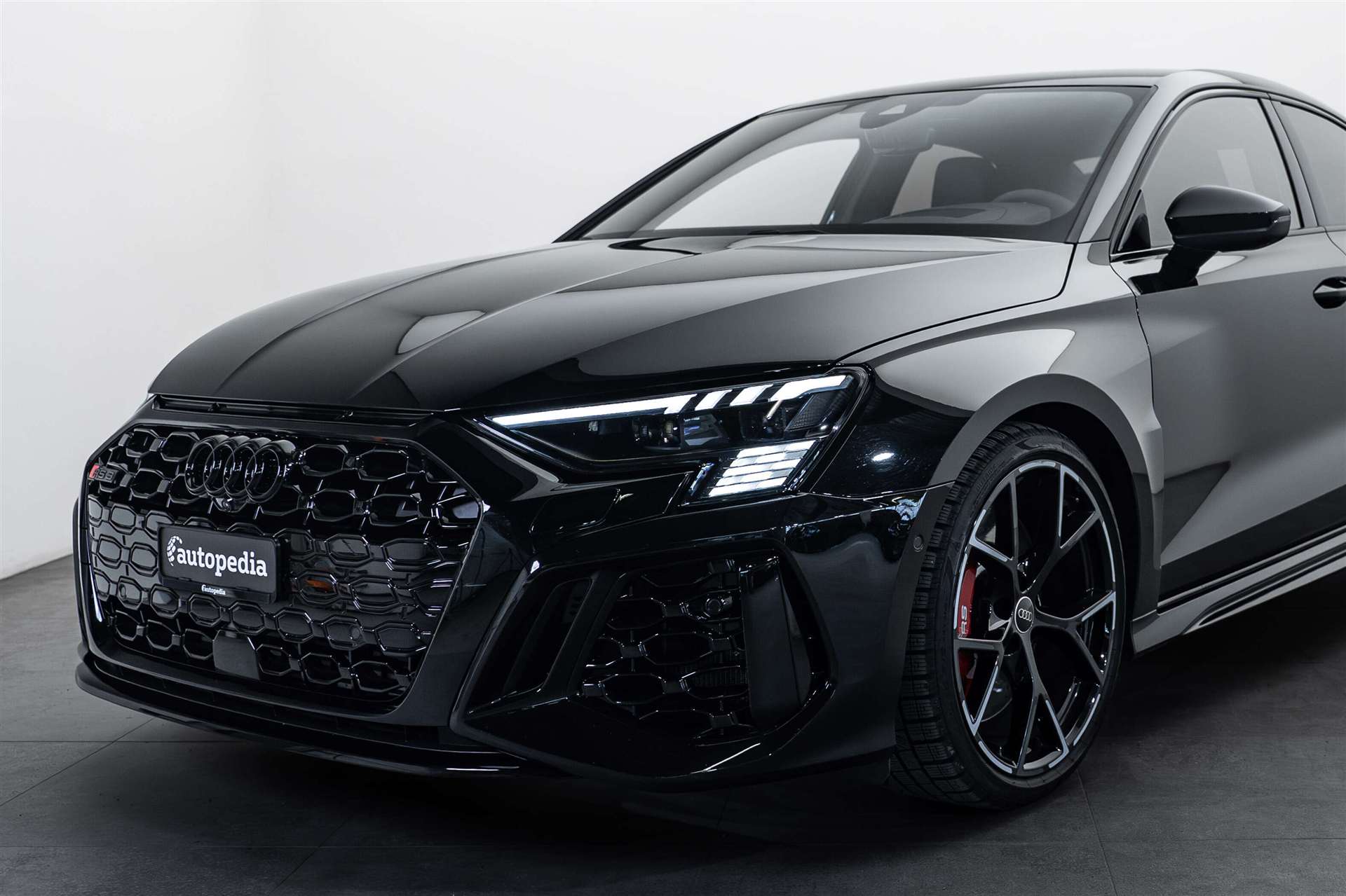 AUDI RS3 Limousine 2.5 TSI quattro S-tronic 400PS-image-1