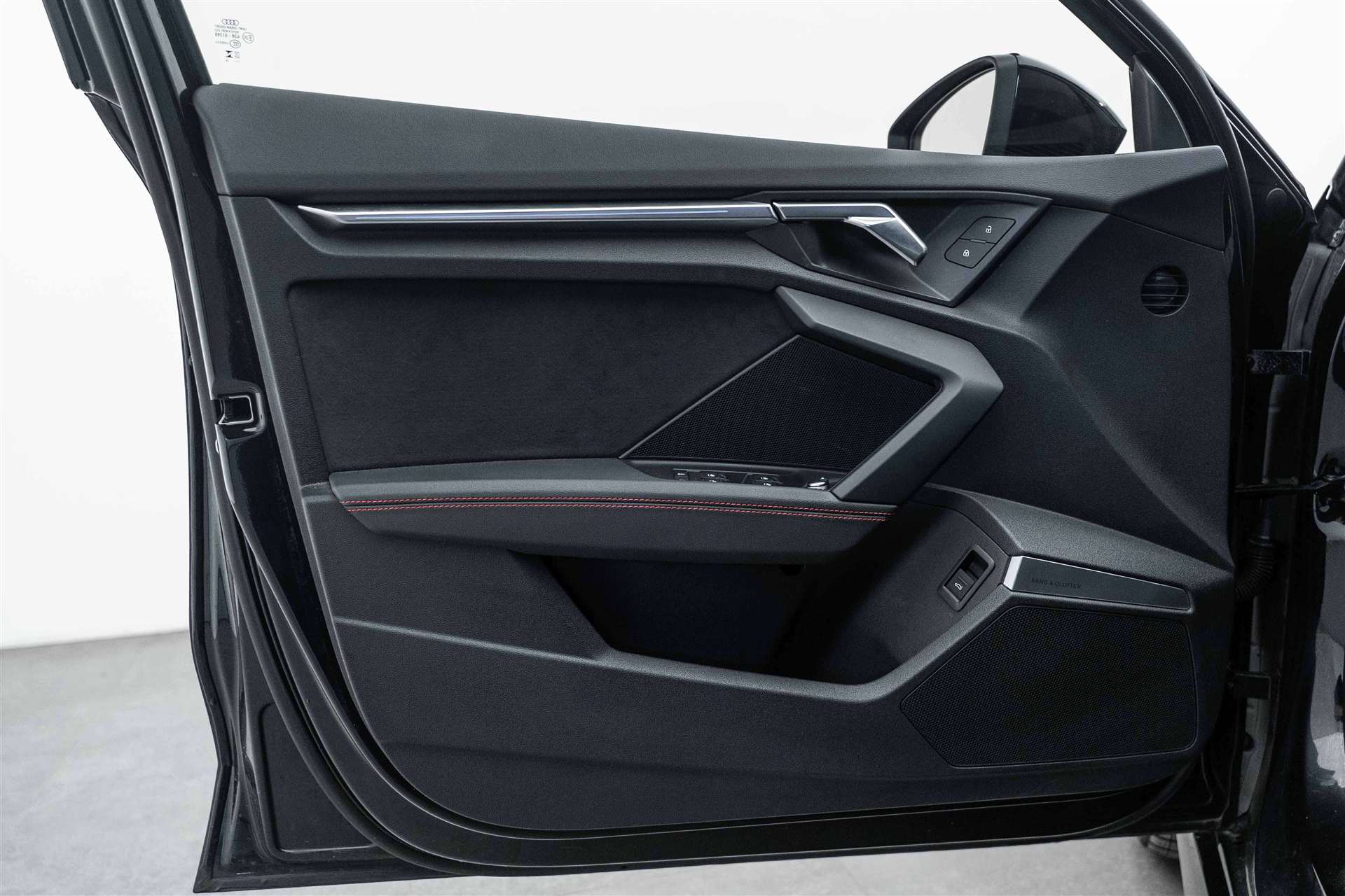 AUDI RS3 Limousine 2.5 TSI quattro S-tronic 400PS-image-6