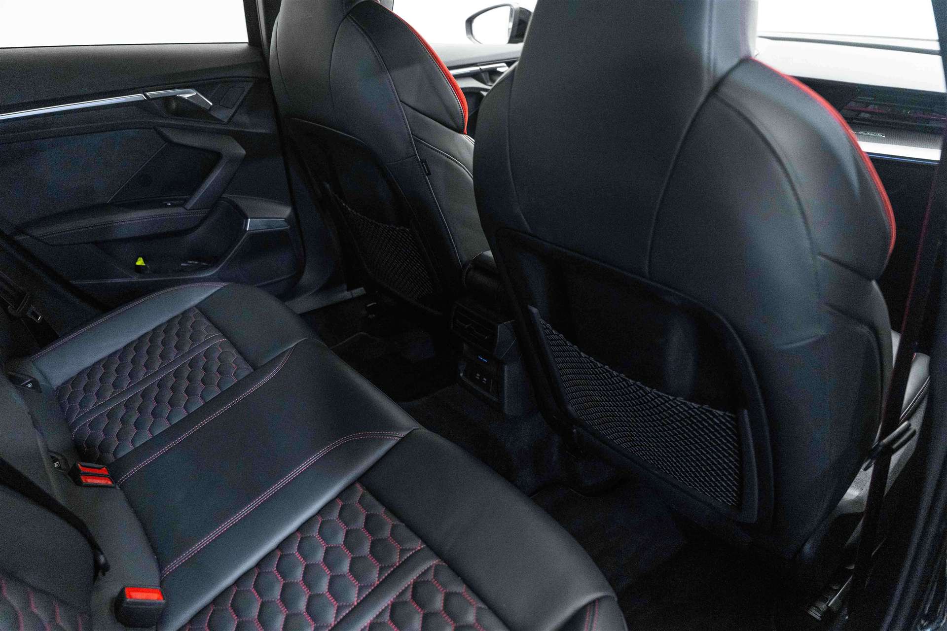 AUDI RS3 Limousine 2.5 TSI quattro S-tronic 400PS-image-12