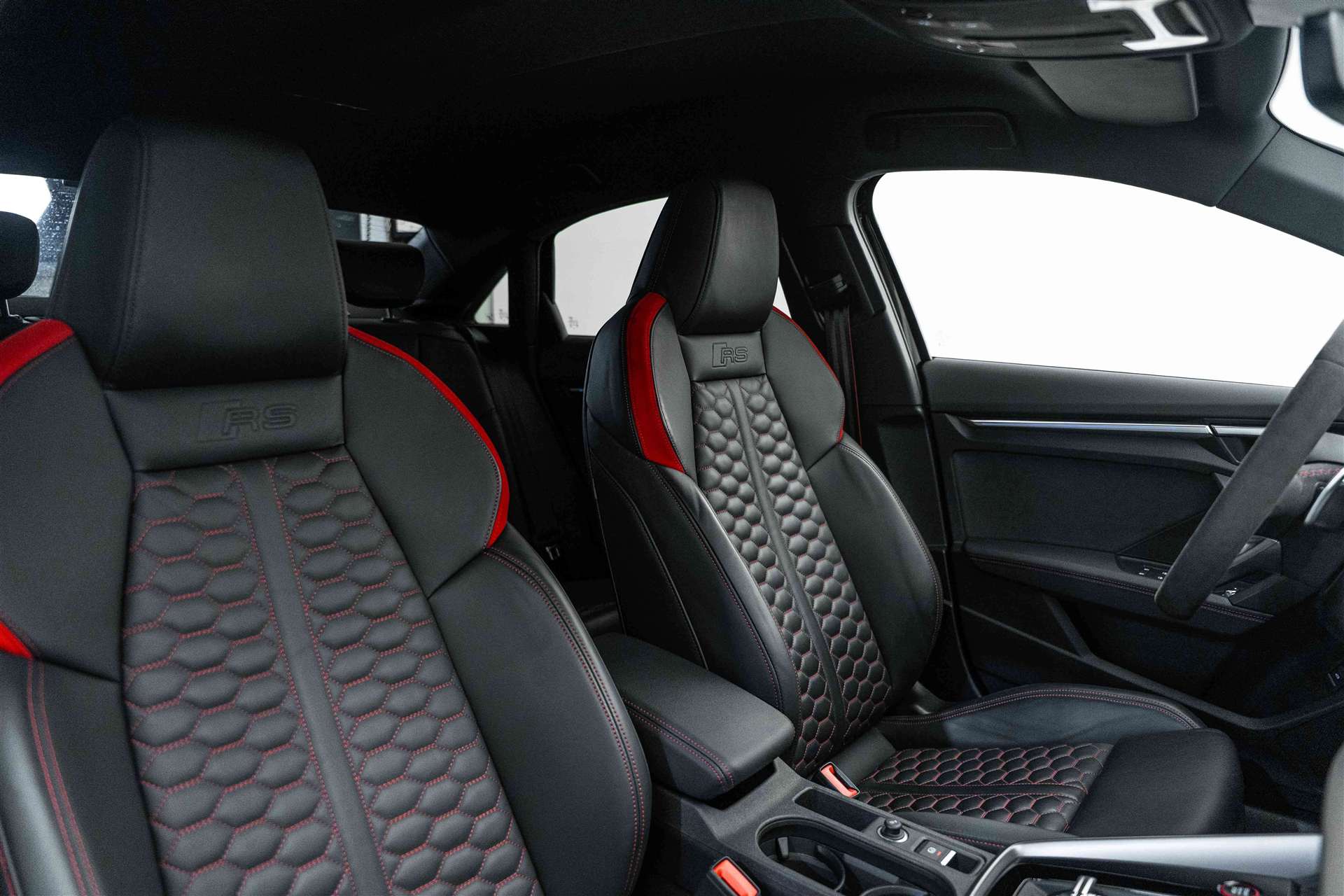 AUDI RS3 Limousine 2.5 TSI quattro S-tronic 400PS-image-11
