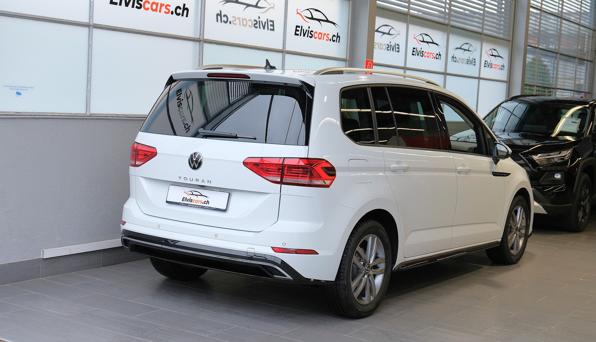 VW Touran 1.5 TSI EVO Comfortline United R Line DSG-image-23