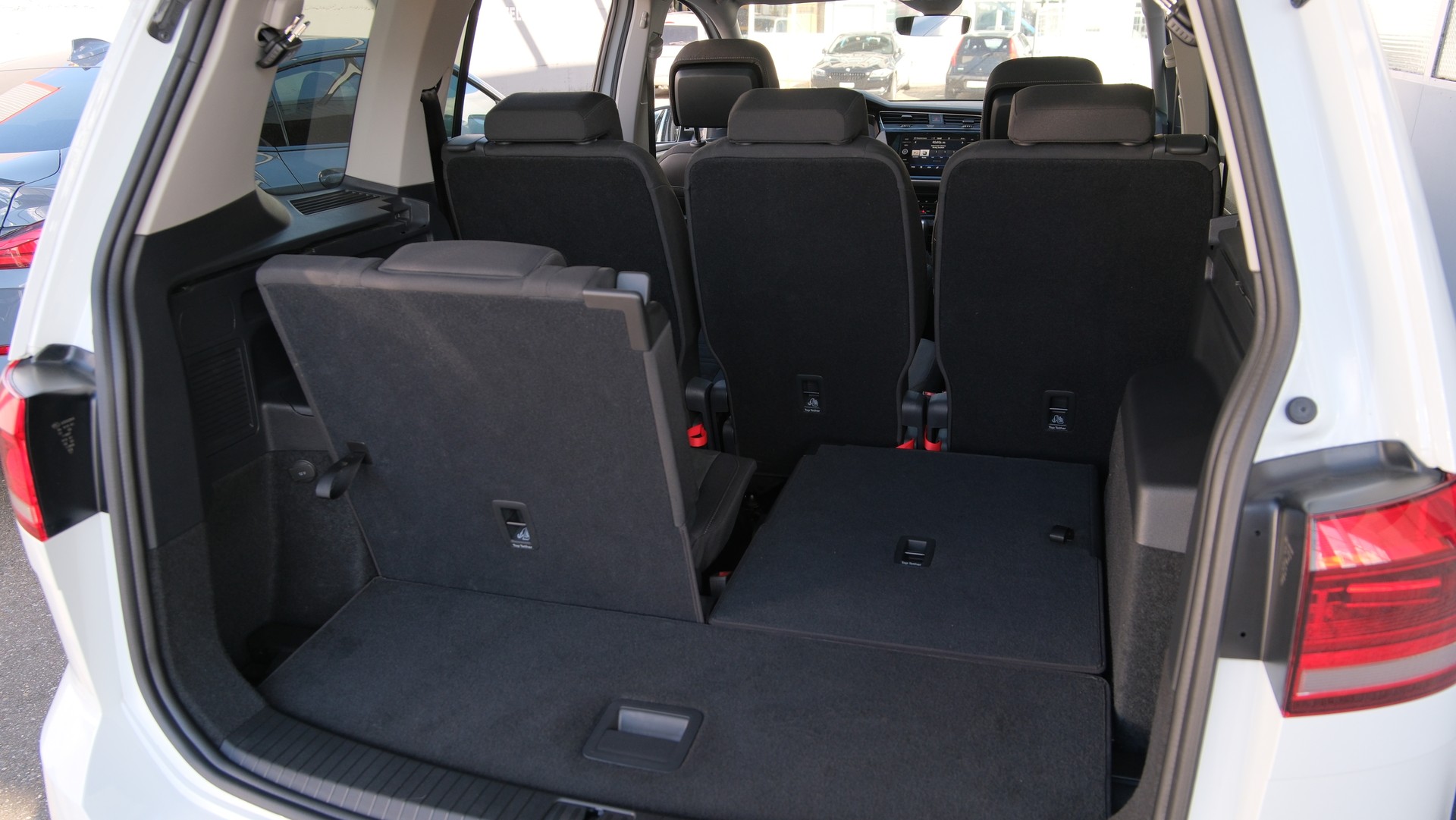 VW Touran 1.5 TSI EVO Comfortline United R Line DSG-image-5