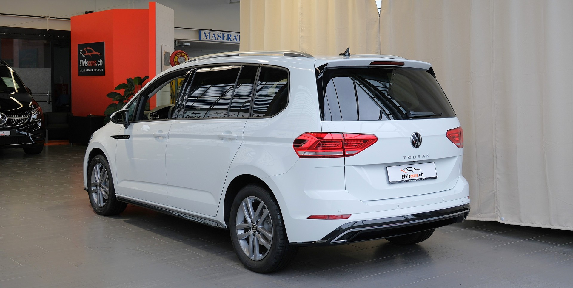 VW Touran 1.5 TSI EVO Comfortline United R Line DSG-image-12
