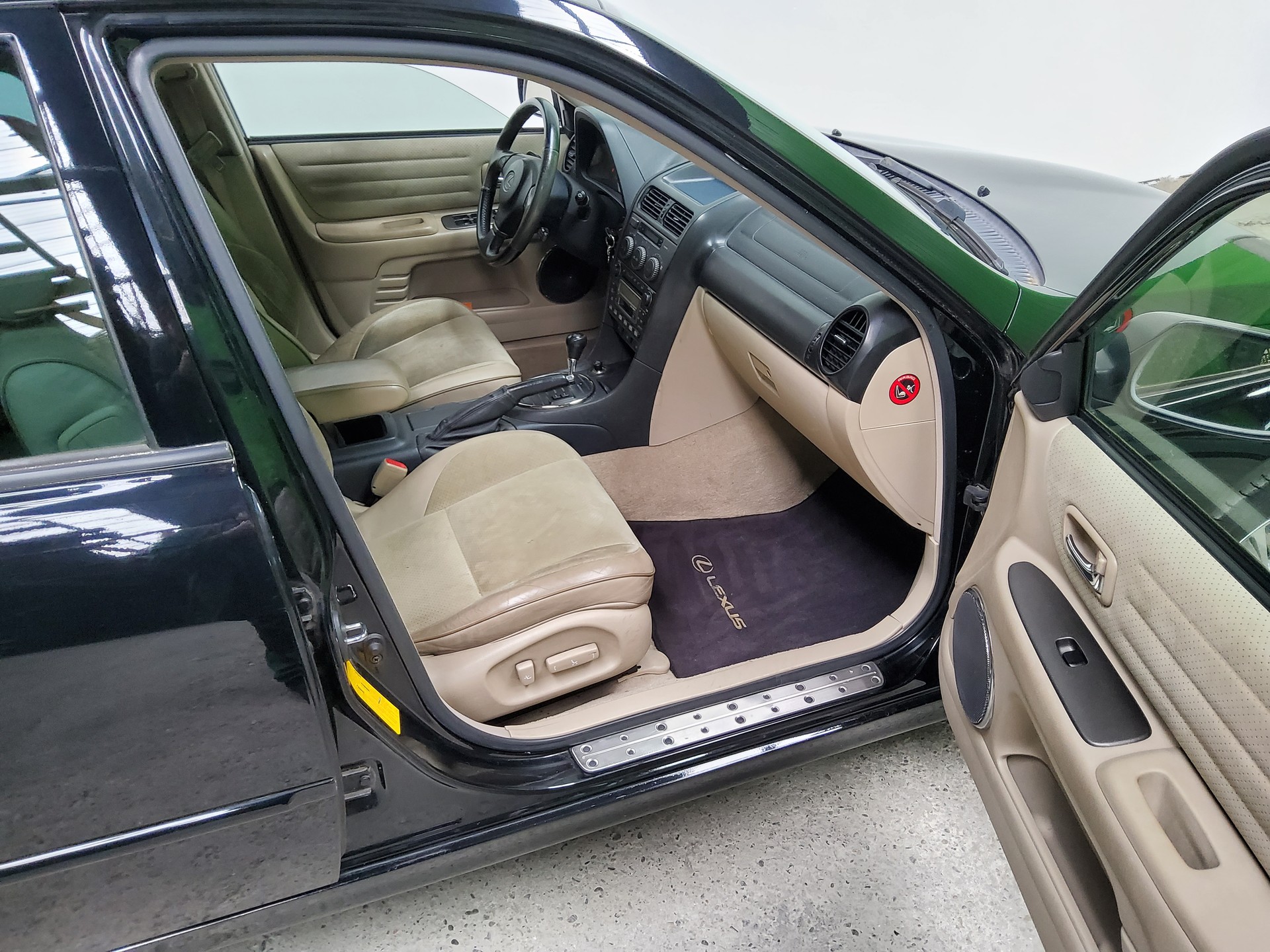 LEXUS IS 300 SportCross-image-5
