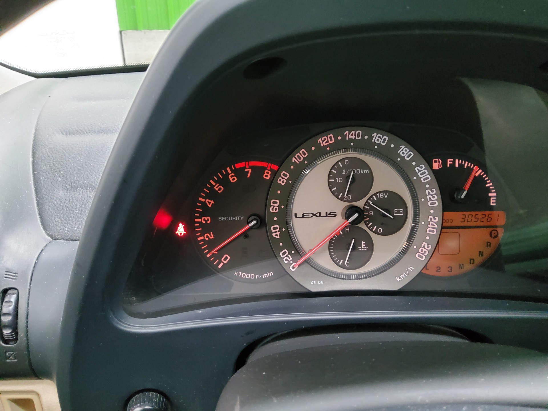 LEXUS IS 300 SportCross-image-9