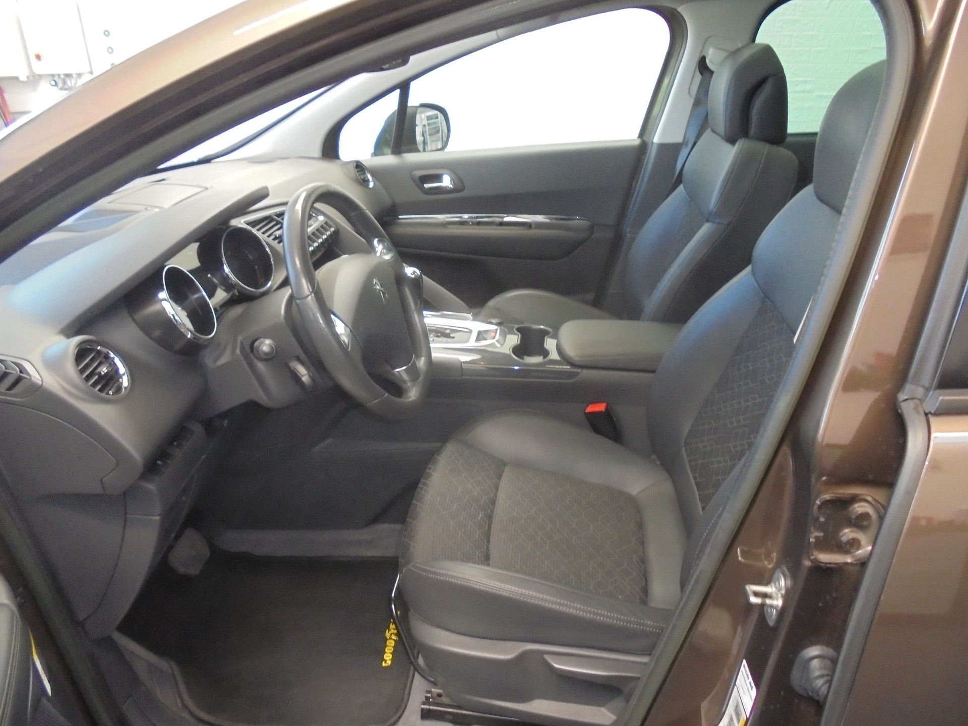 PEUGEOT 3008 1.6 16V T Platinum Tiptronic-image-4