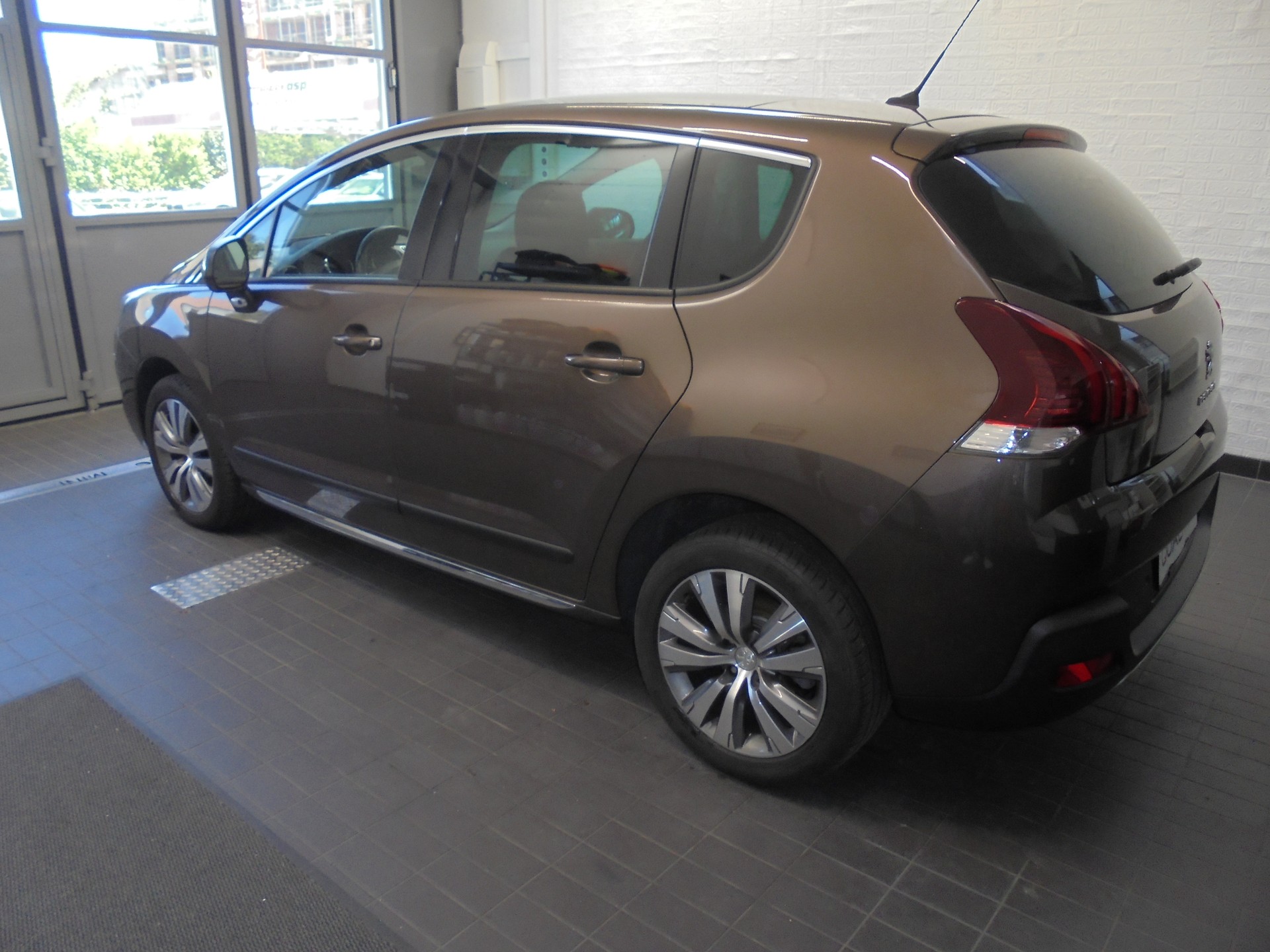 PEUGEOT 3008 1.6 16V T Platinum Tiptronic-image-2