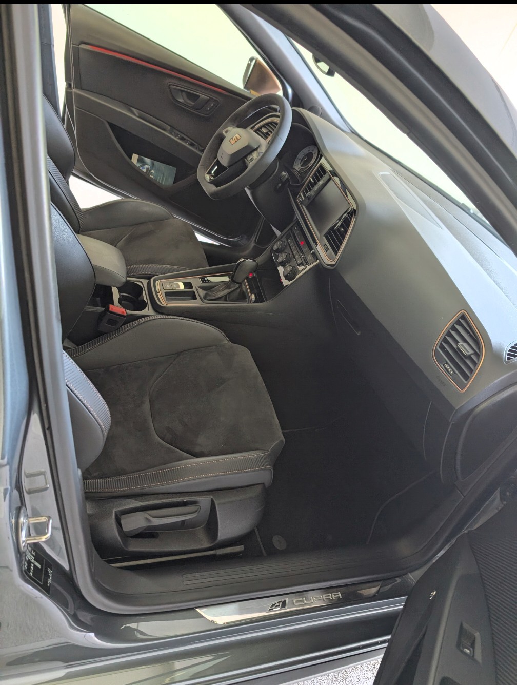 SEAT Leon 2.0 TSI Cupra R DSG-image-7