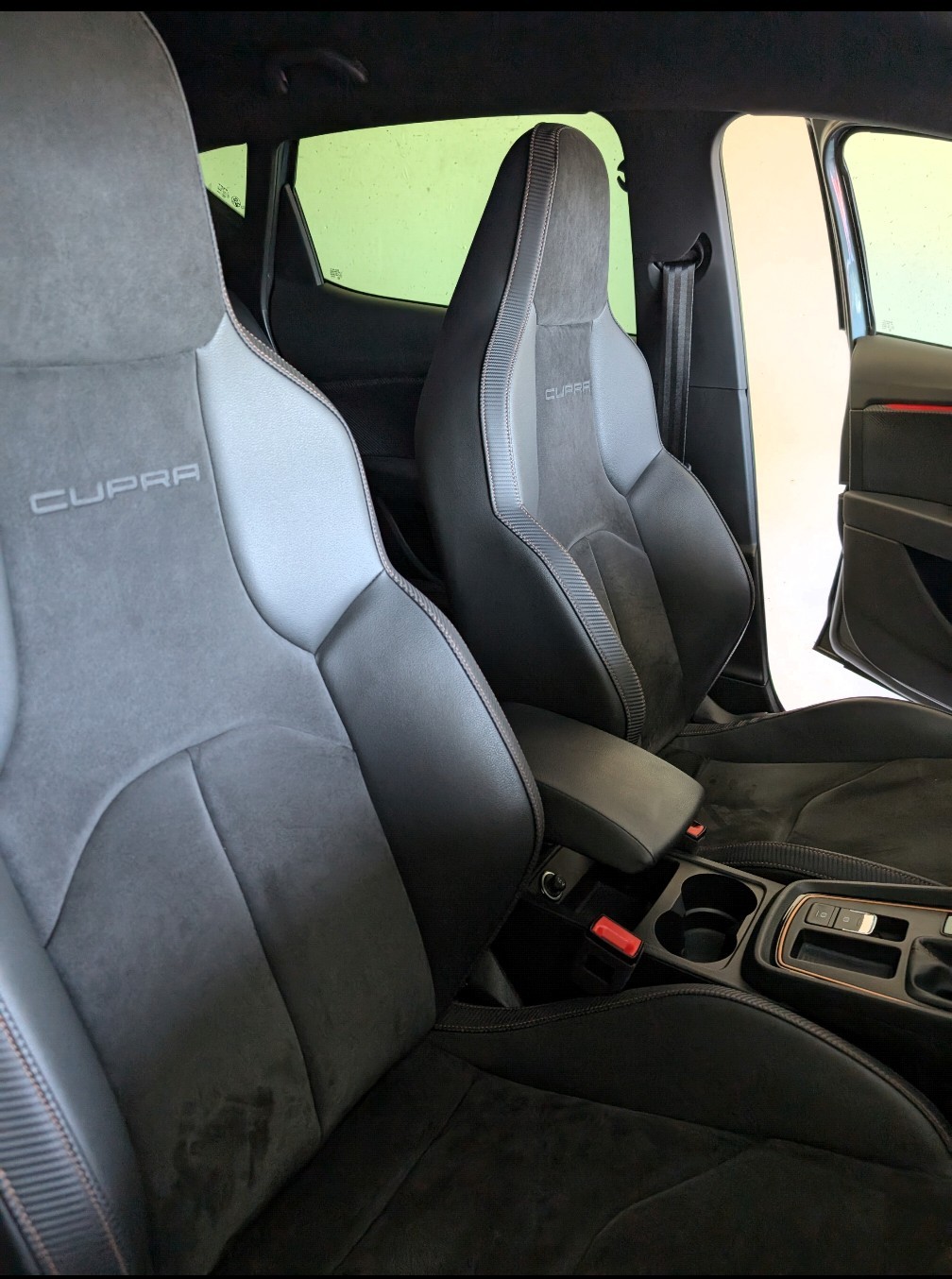 SEAT Leon 2.0 TSI Cupra R DSG-image-8