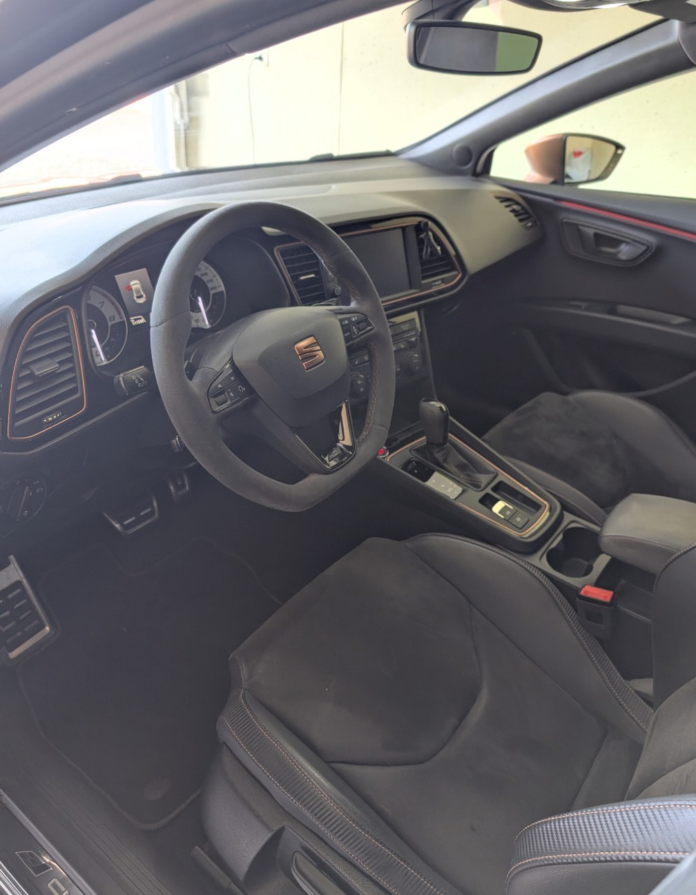 SEAT Leon 2.0 TSI Cupra R DSG-image-2