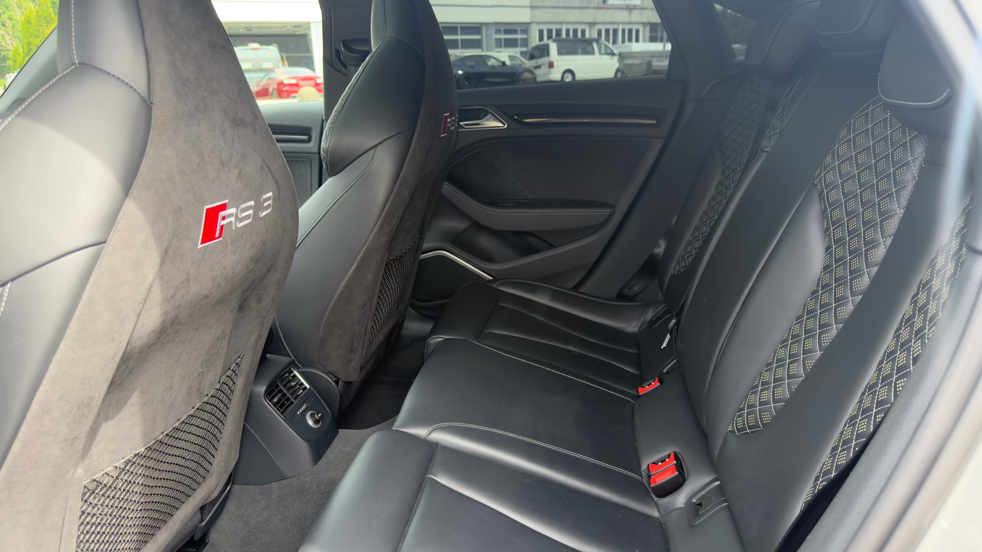 AUDI RS3 Limousine 2.5 TSI quattro S-tronic-image-15