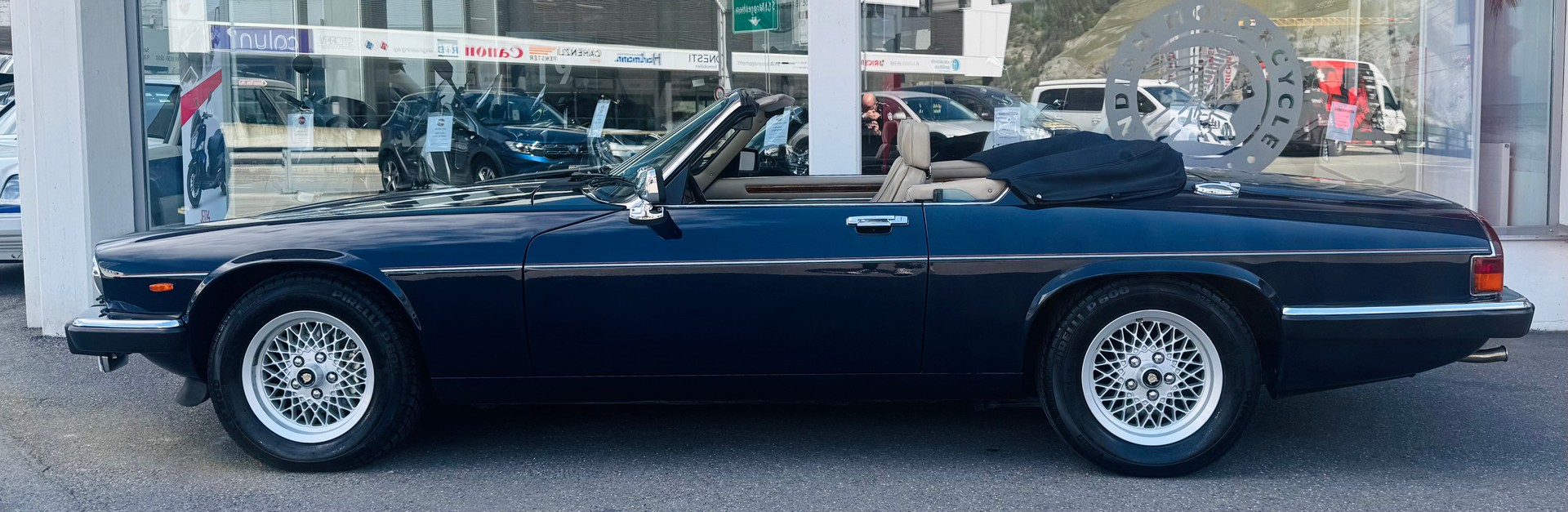 JAGUAR XJS 5.3 V12 Convertible-image-2