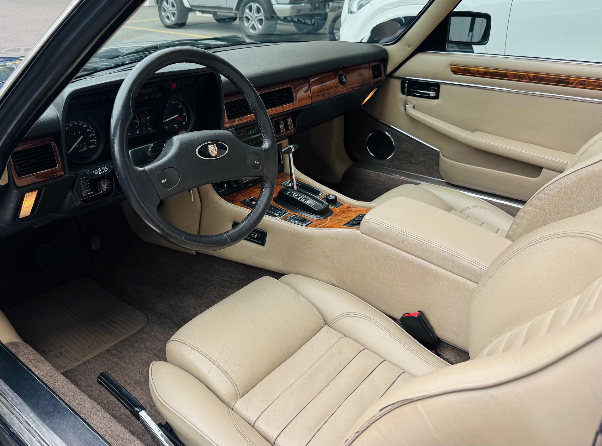 JAGUAR XJS 5.3 V12 Convertible-image-9