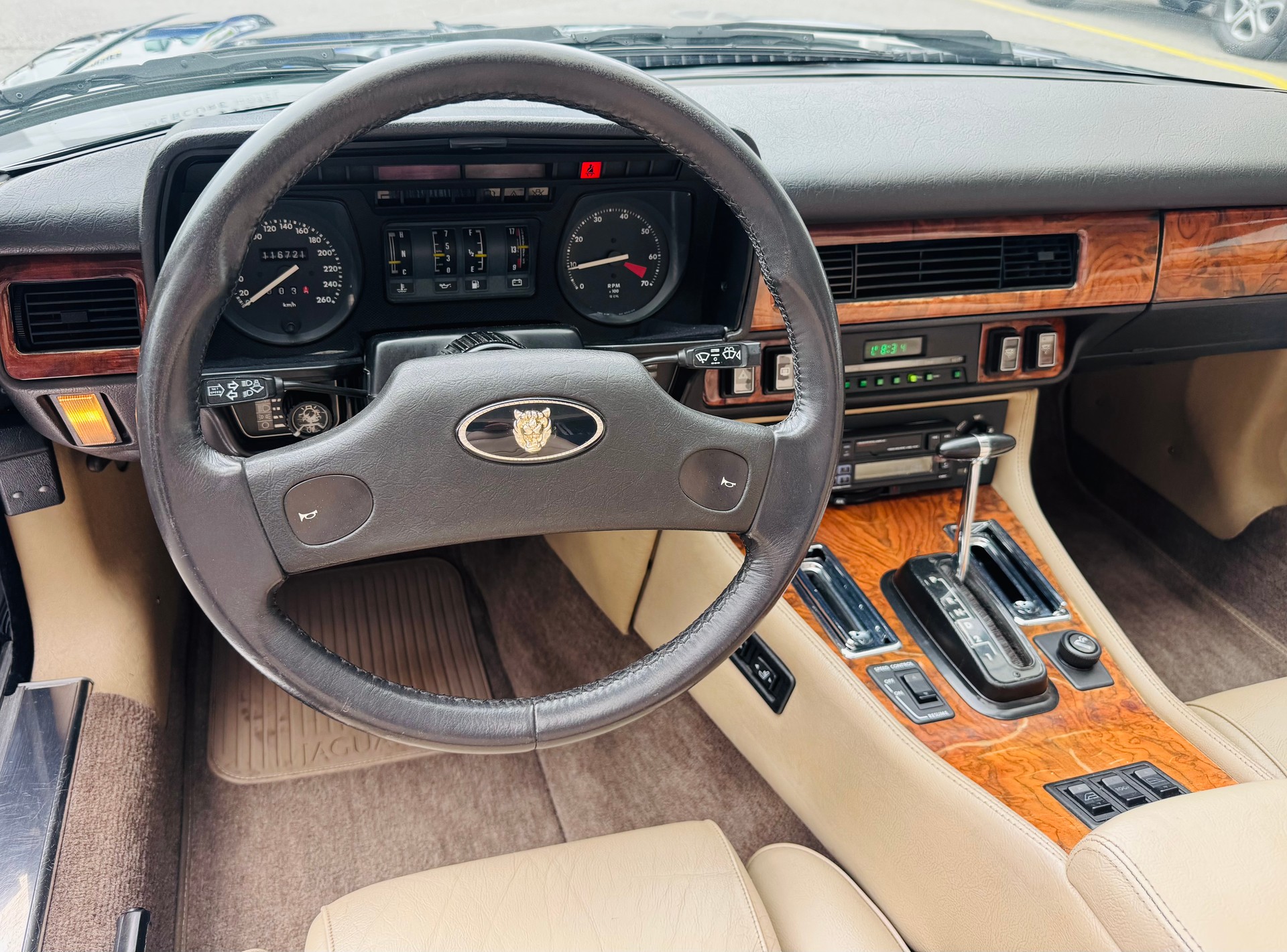 JAGUAR XJS 5.3 V12 Convertible-image-16
