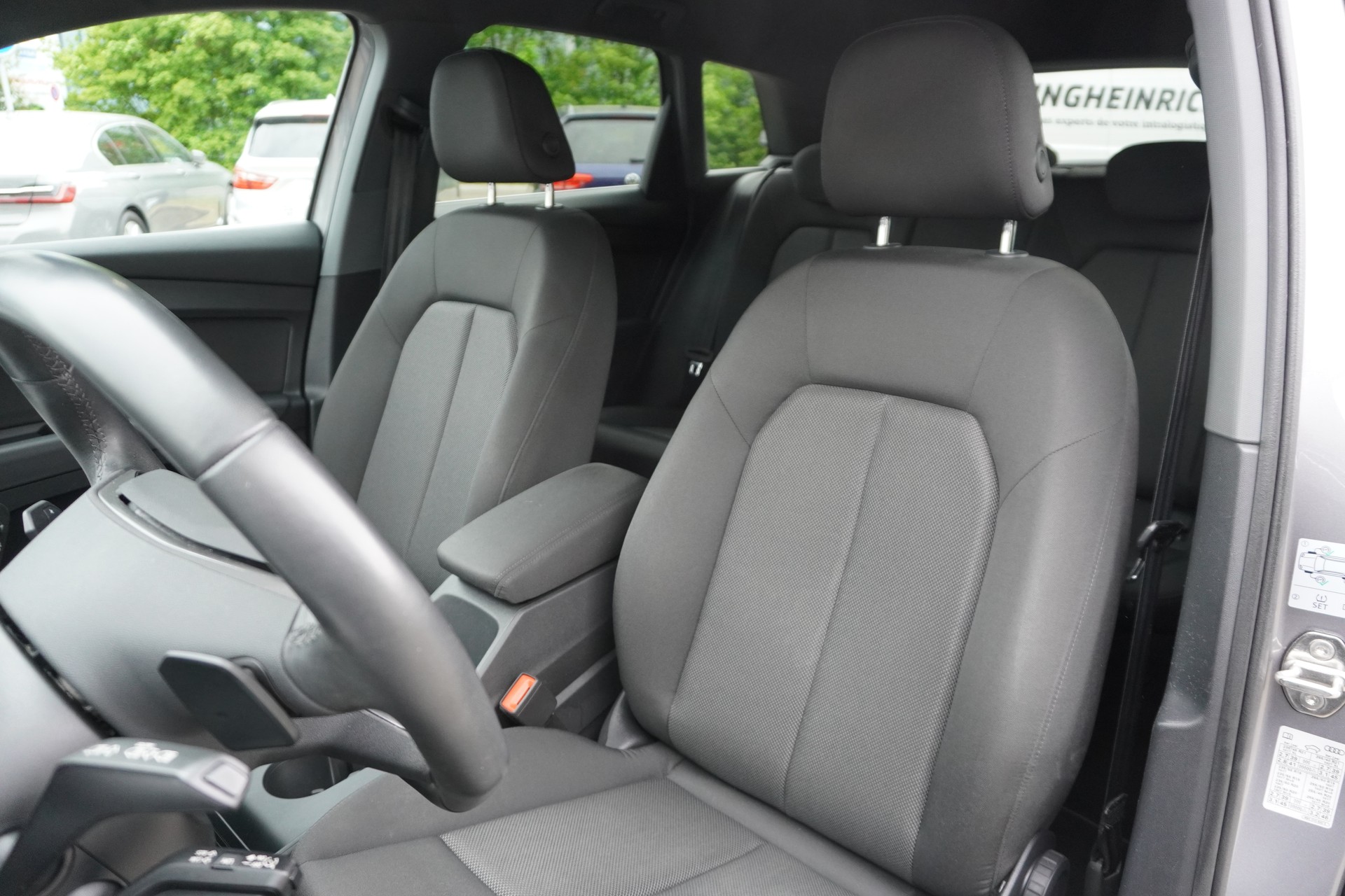 AUDI Q4 e-tron 45 quattro-image-12
